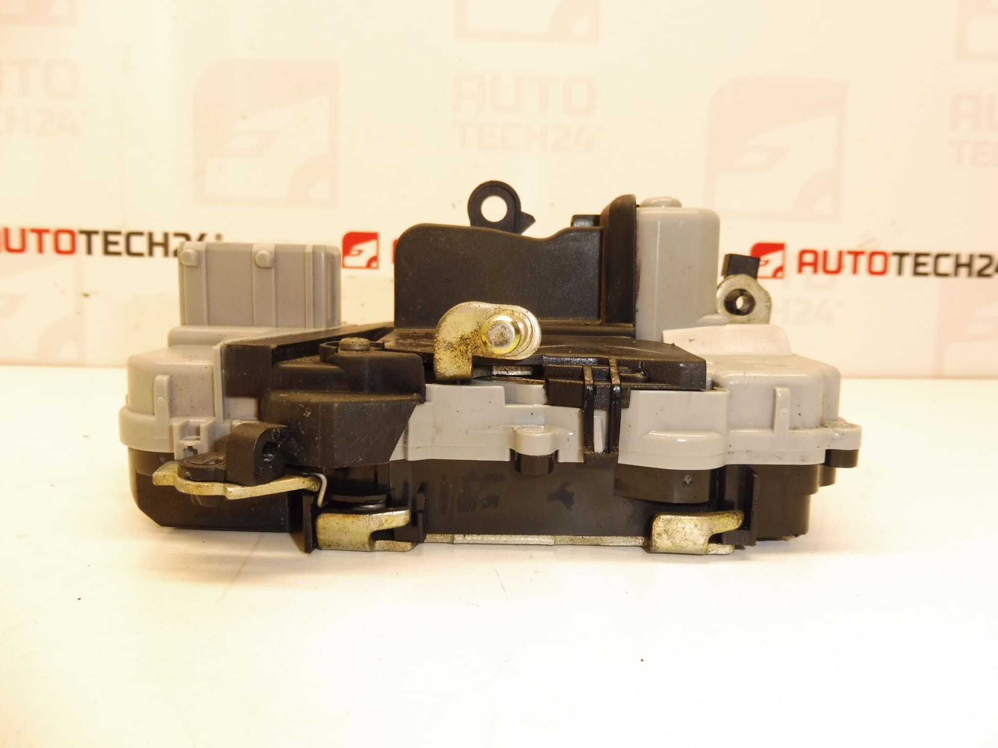 Cerrojo Eléctrico de Puertas Delanteras Derechas Citroën Xsara Picasso Con Conector Cuadrado 9136J3 - Imagen 2