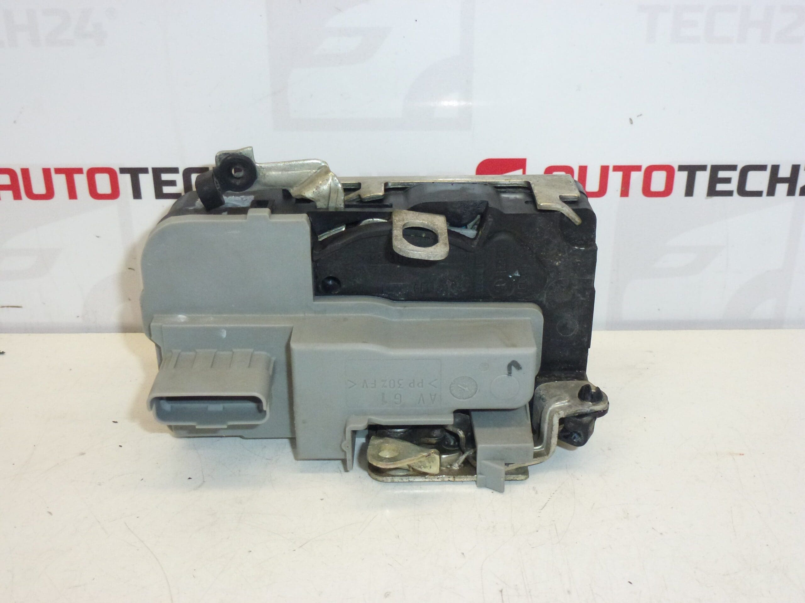 Cerradura de la puerta delantera izquierda Peugeot 206/206+ 9135R9 - Imagen 2