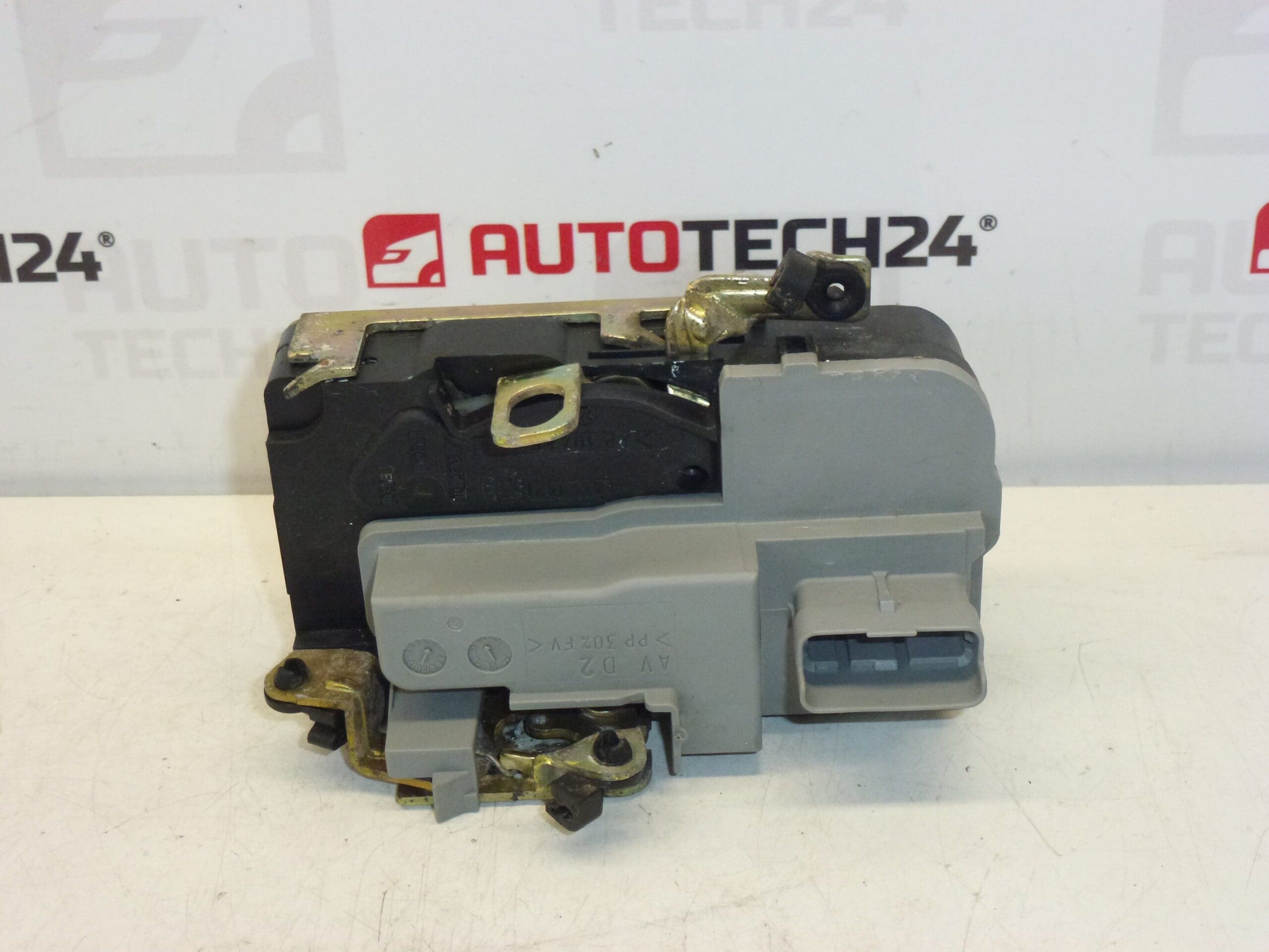 Cerradura de Puerta Derecha Peugeot 206 con Conector Ovalado 9136J1 - Imagen 2