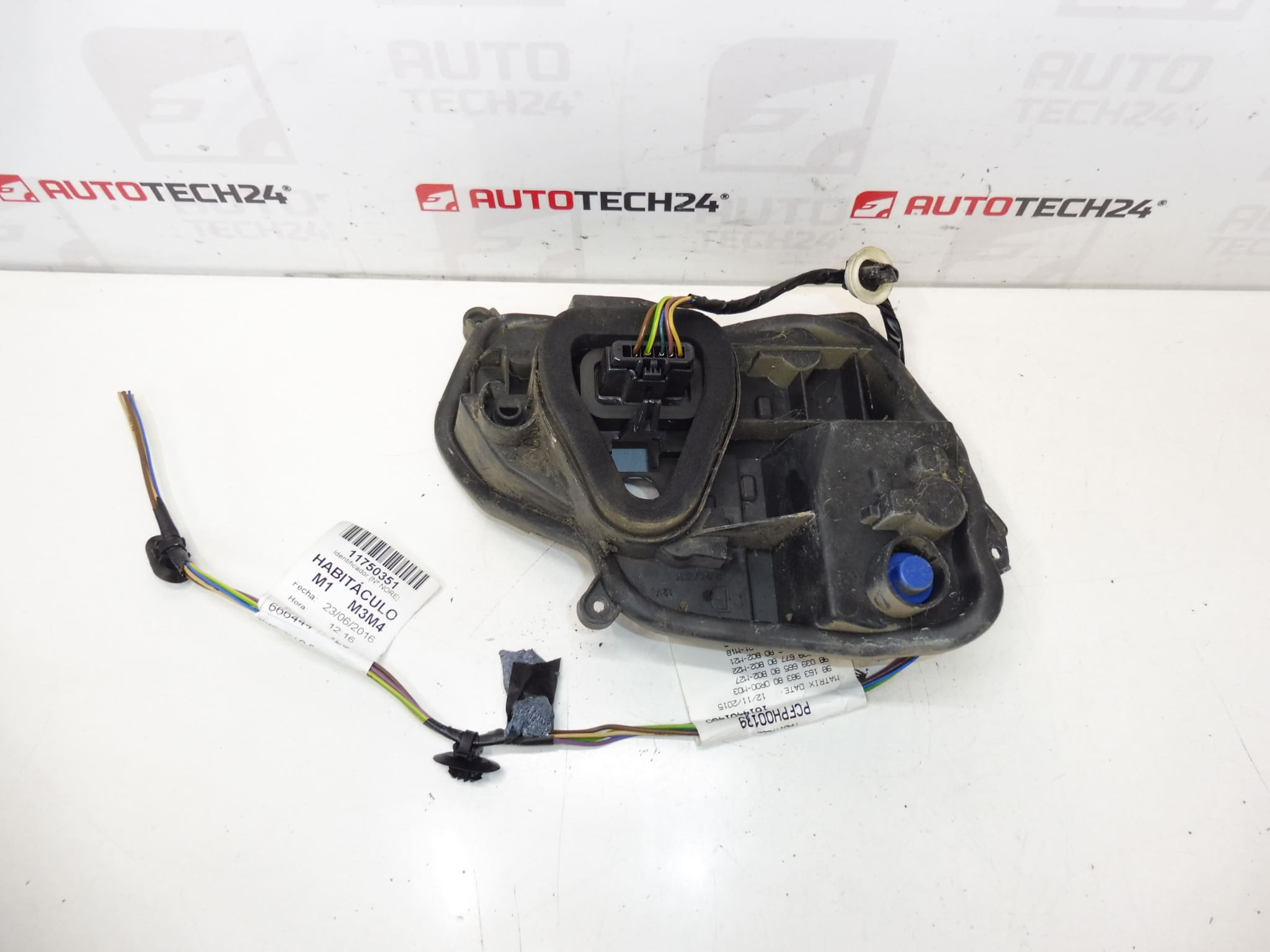Funda de Luz Trasera Derecha Peugeot 301 9674807880 - Imagen 2