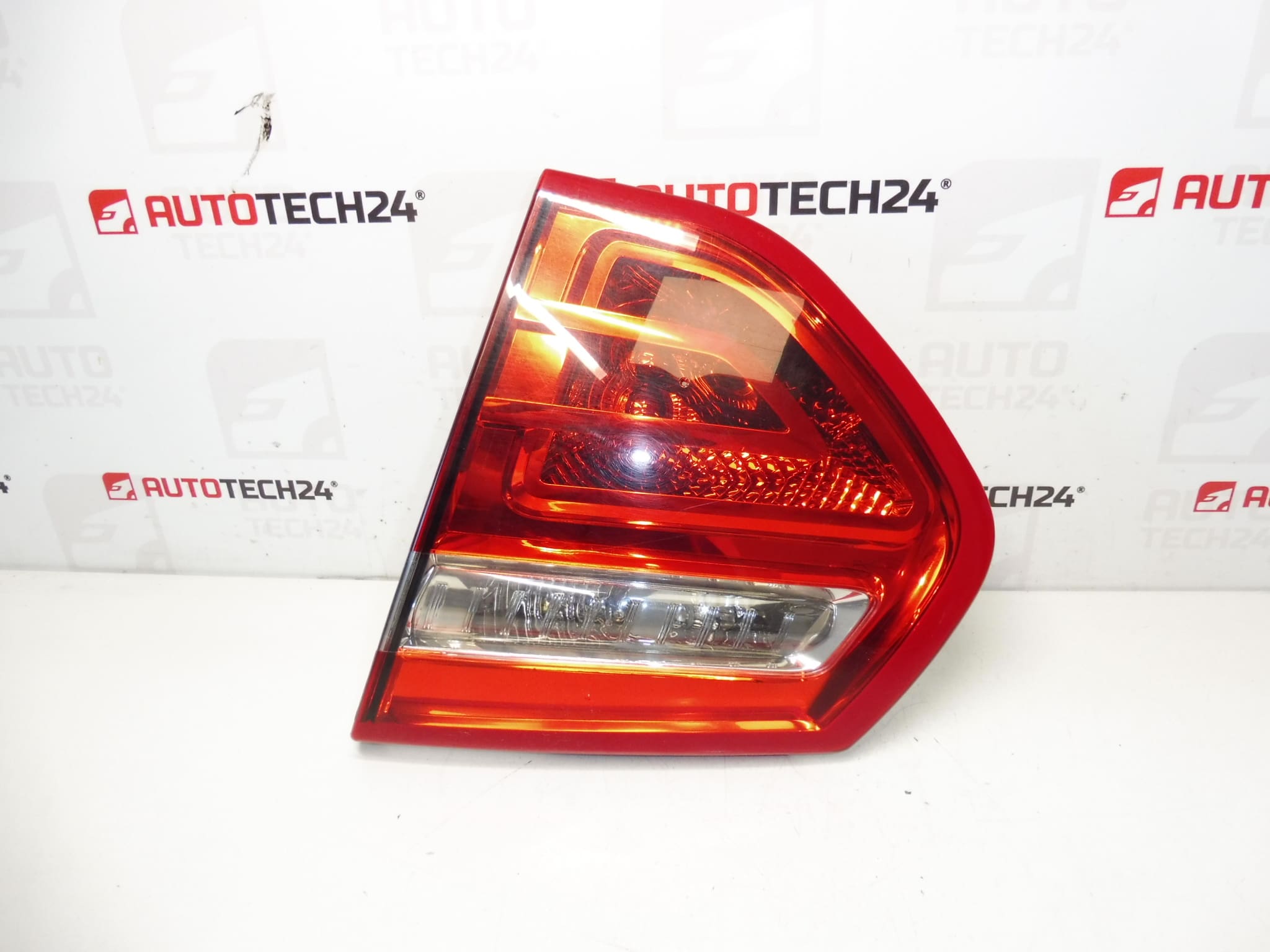 Tapa de luz derecha trasera Citroën C4 Picasso 9673164980 6351CC