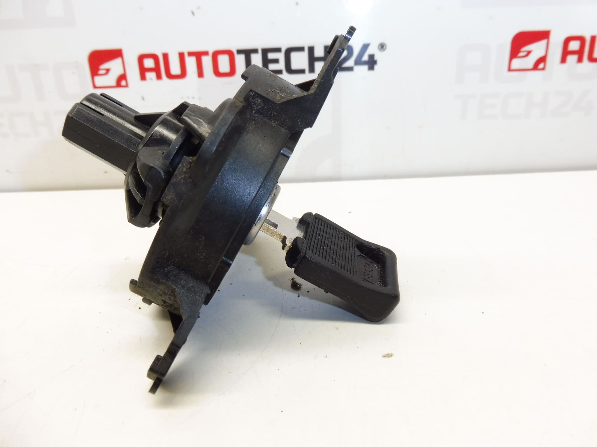 Tapa del tanque + 1 llave Peugeot 206 - Imagen 2