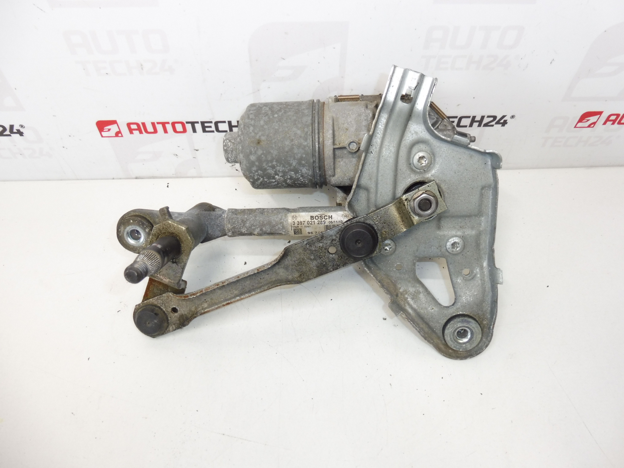 Motor limpiaparabrisas derecho Peugeot 5008 9671062380 6405PX