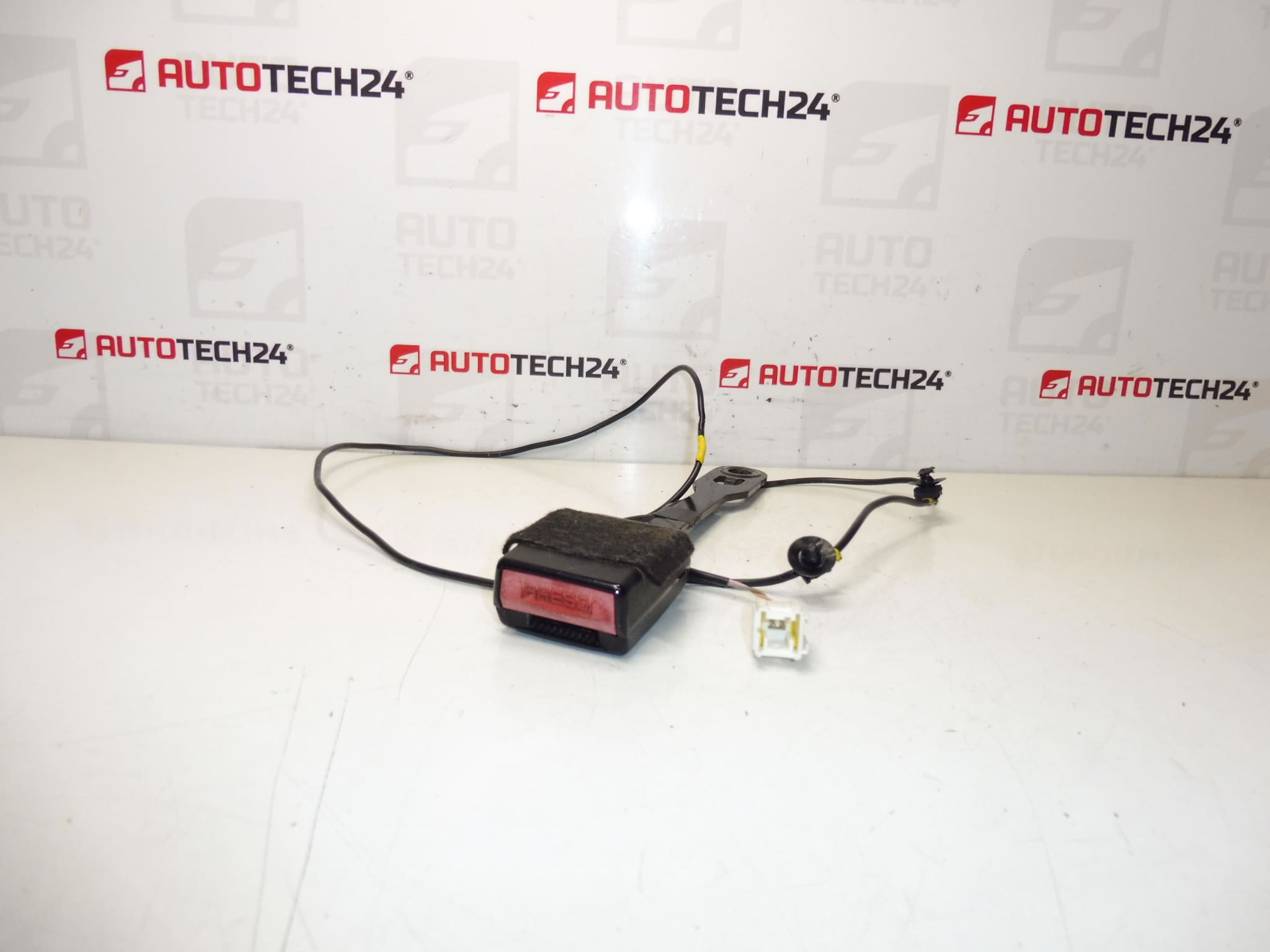 Peuge Driver Pass Shout Holder Peugeot 407 8975ar