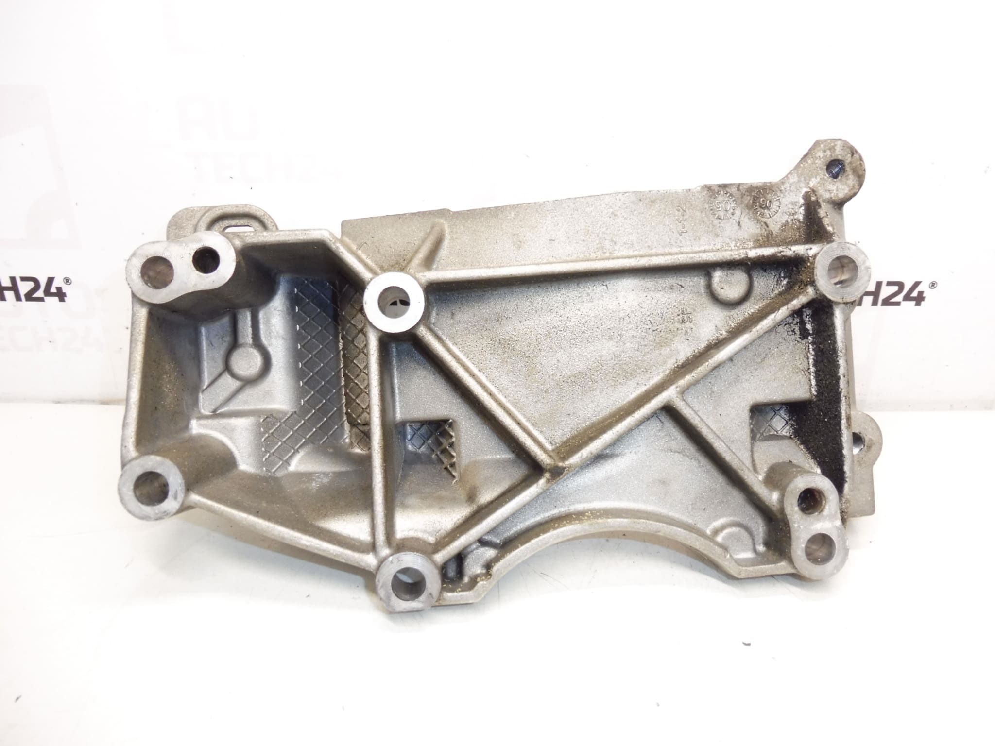 Soporte alternador 1.8 16V 2.0 16V Citroën Peugeot 9648735580 5706J8 - Imagen 2