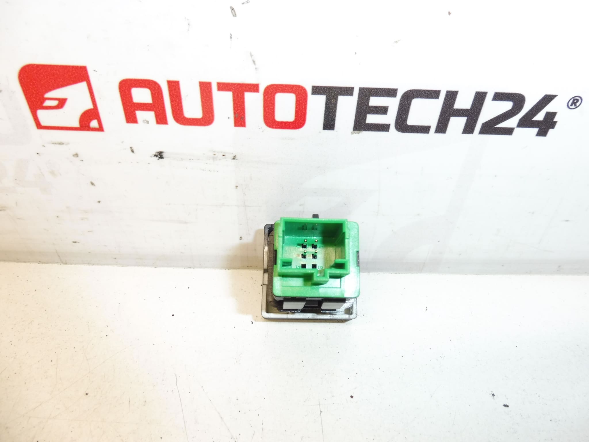 Interruptor De Cierre Centralizado Citroën Peugeot 96582880XT 6490E1 - Imagen 2