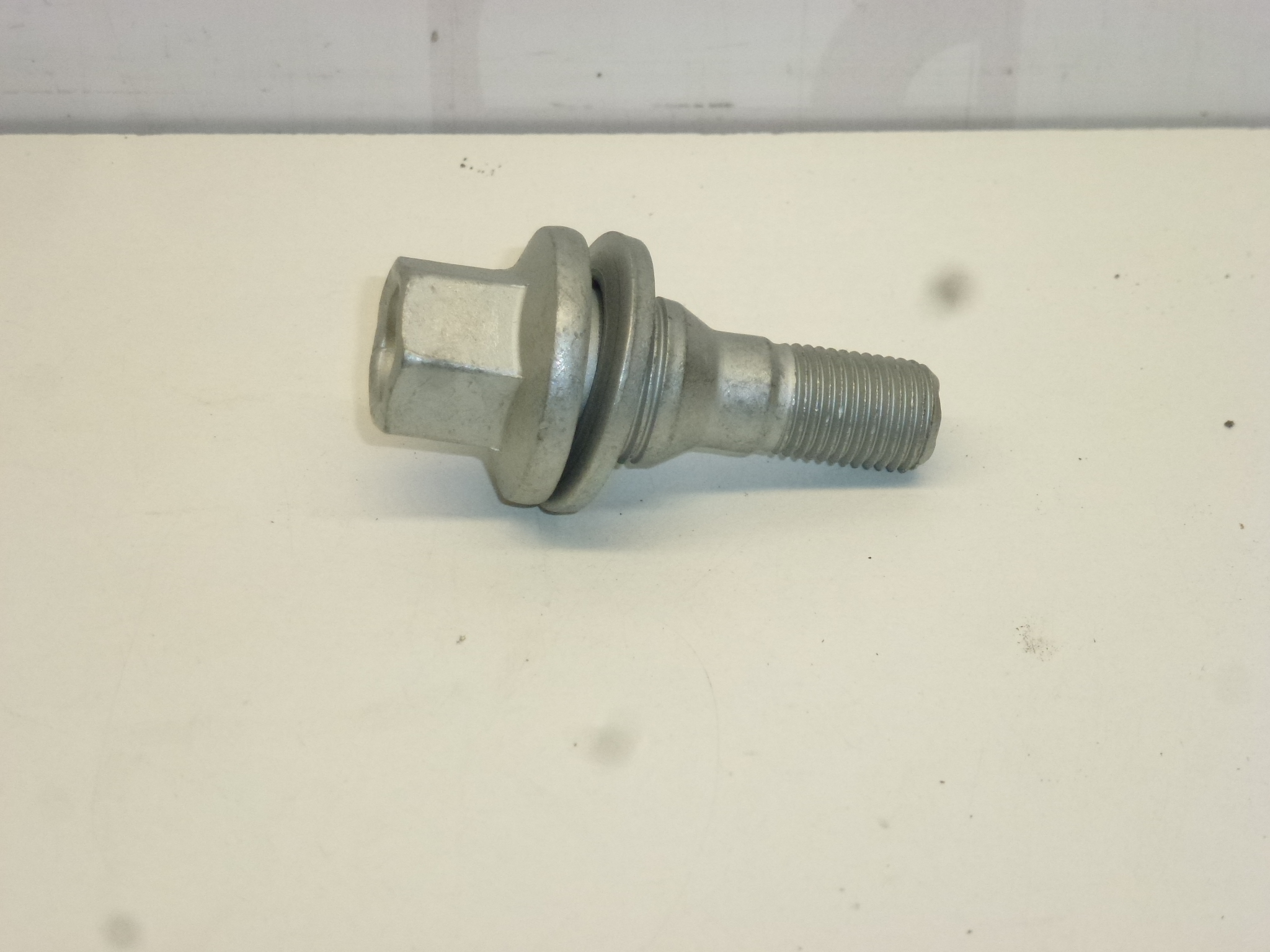 Nuevo Tornillo Para Llantas De Aluminio Citroën Peugeot 1 Pieza 540567