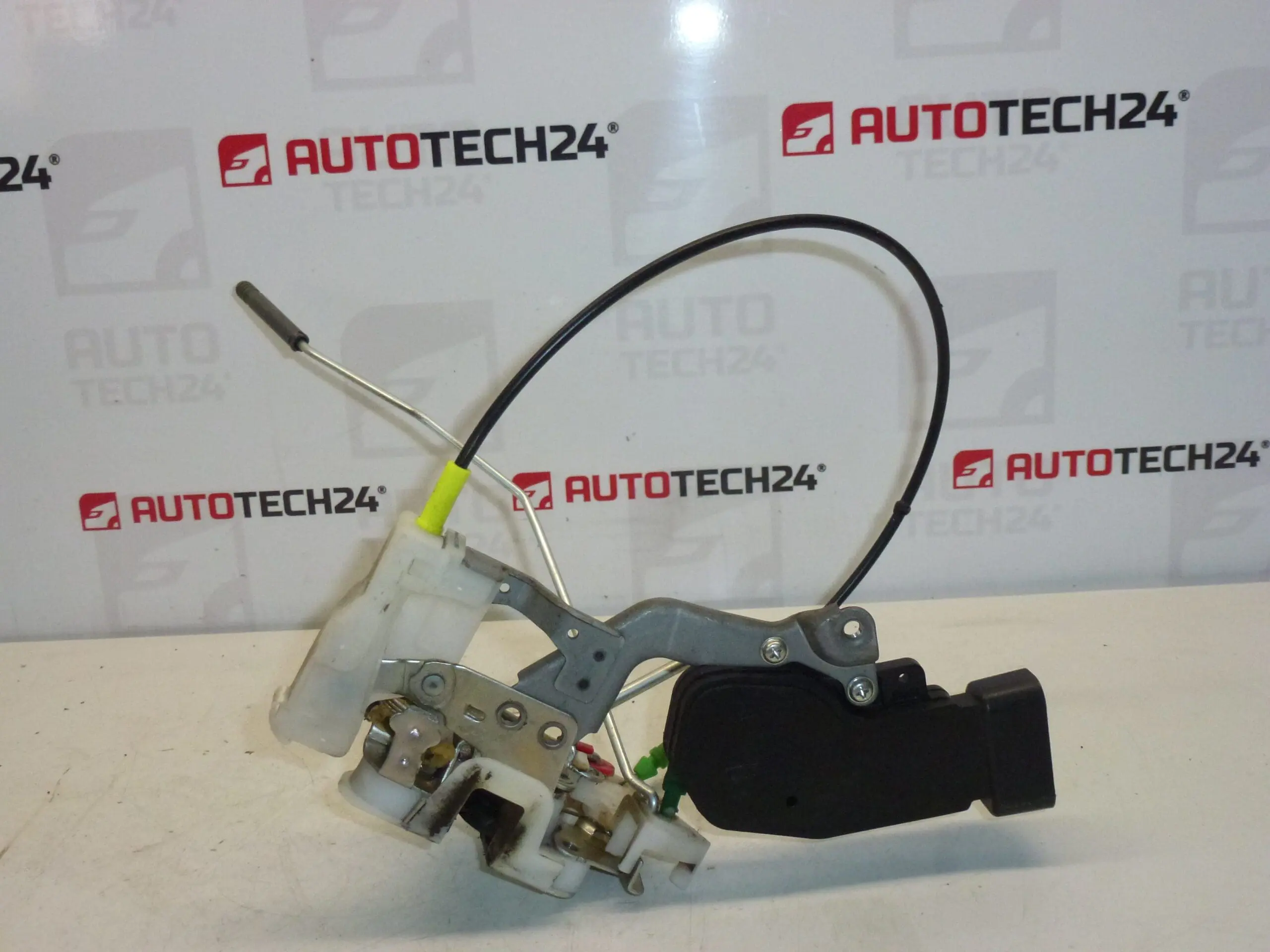 Cerradura puerta delantera izquierda Citroën C1 Peugeot 107 9135T2