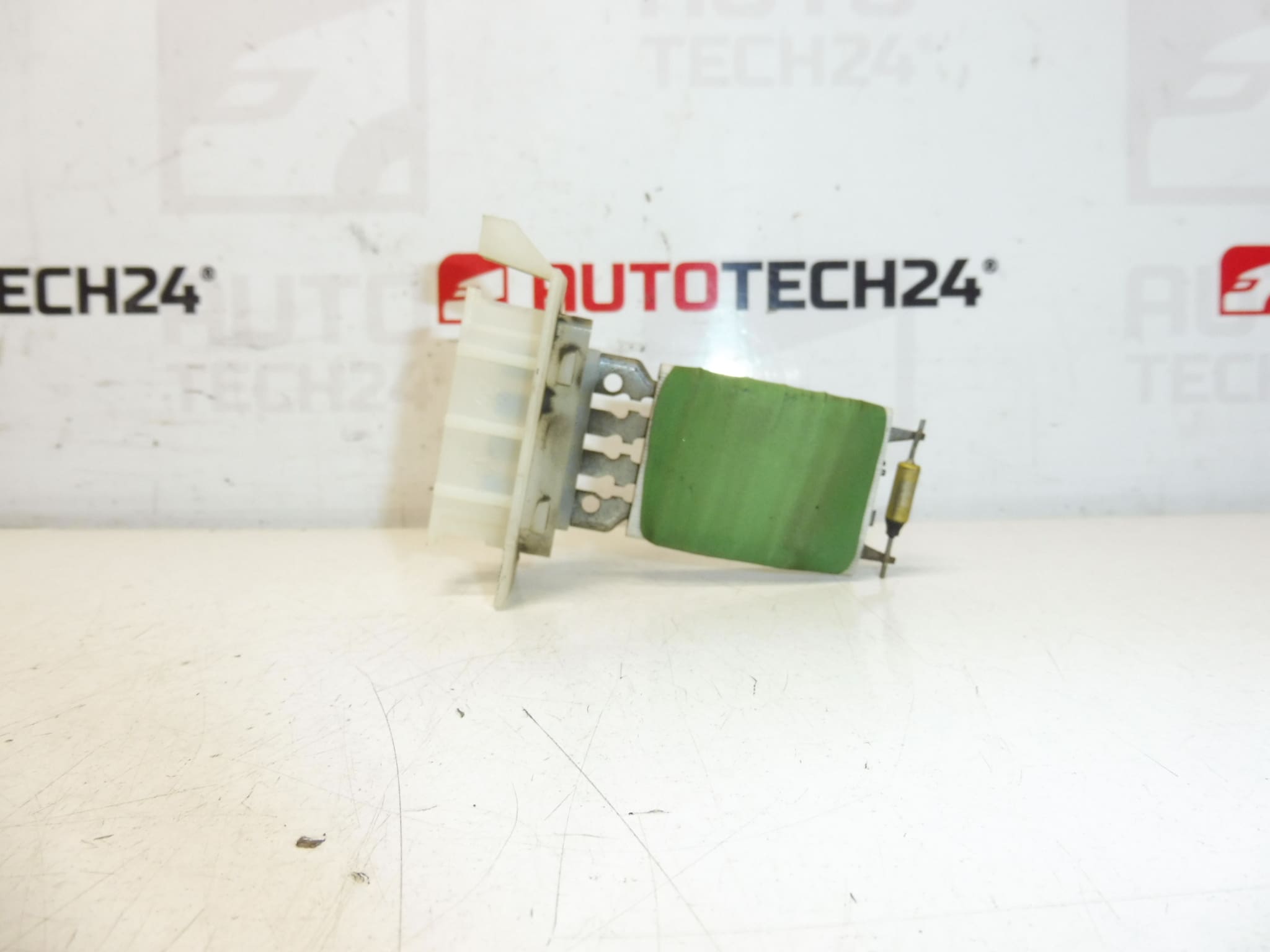 Citroën Peugeot 6450NV Controlador de fanáticos