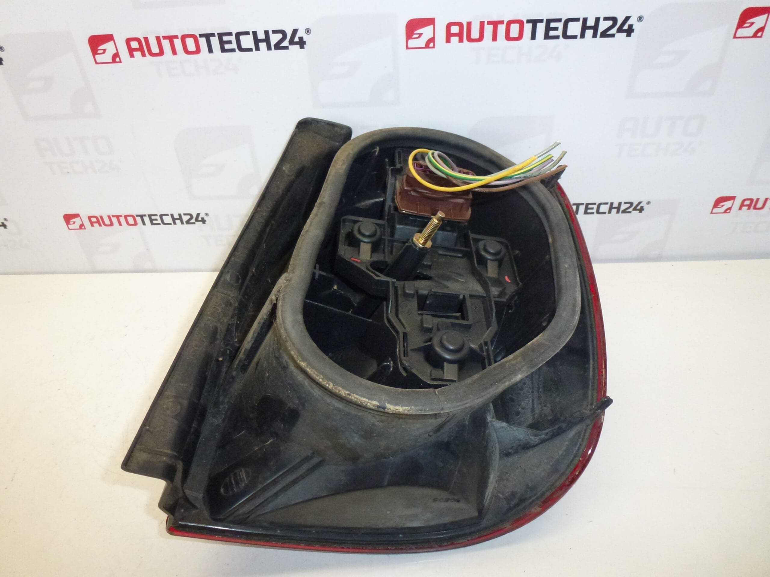 Piloto trasero izquierdo Citroën Xsara Kombi 6350J8 - Imagen 2