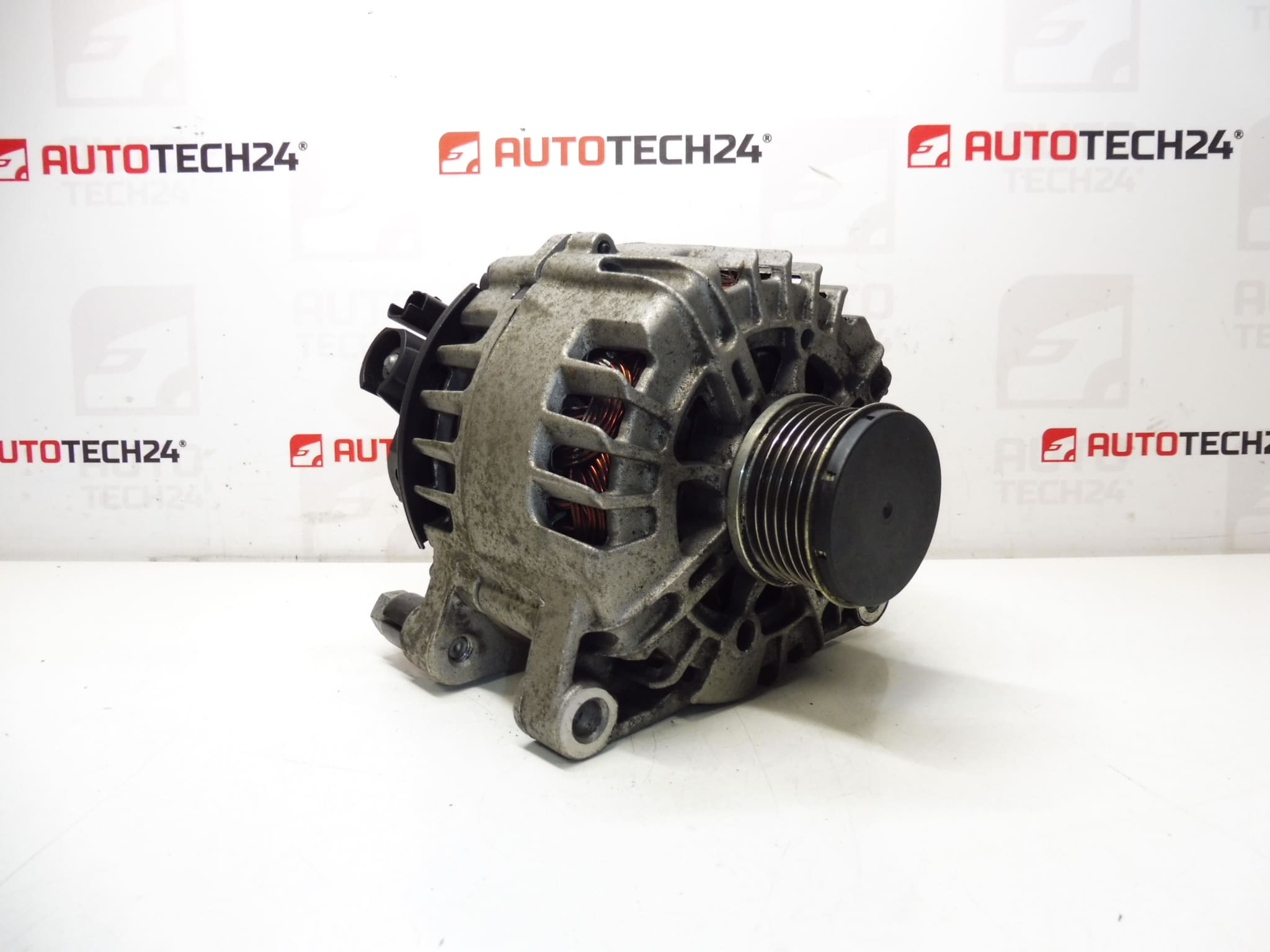 Alternador Valeo CL15 64000 km Citroën Peugeot 1.6 e-HDI 9678048880 5705KV