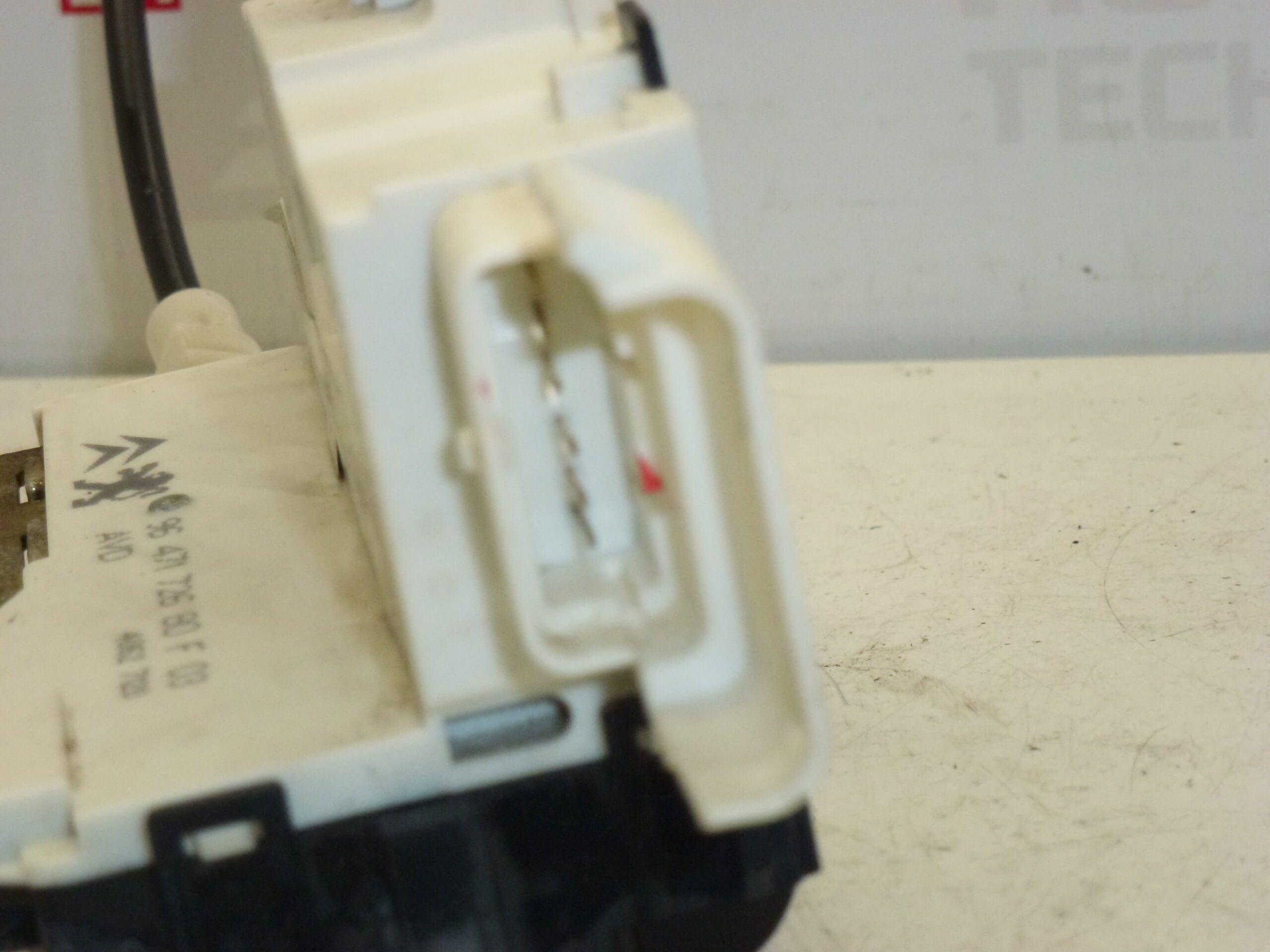 Cerradura puerta delantera derecha Citroën C4 9647172680 9136R8 9136ES - Imagen 2