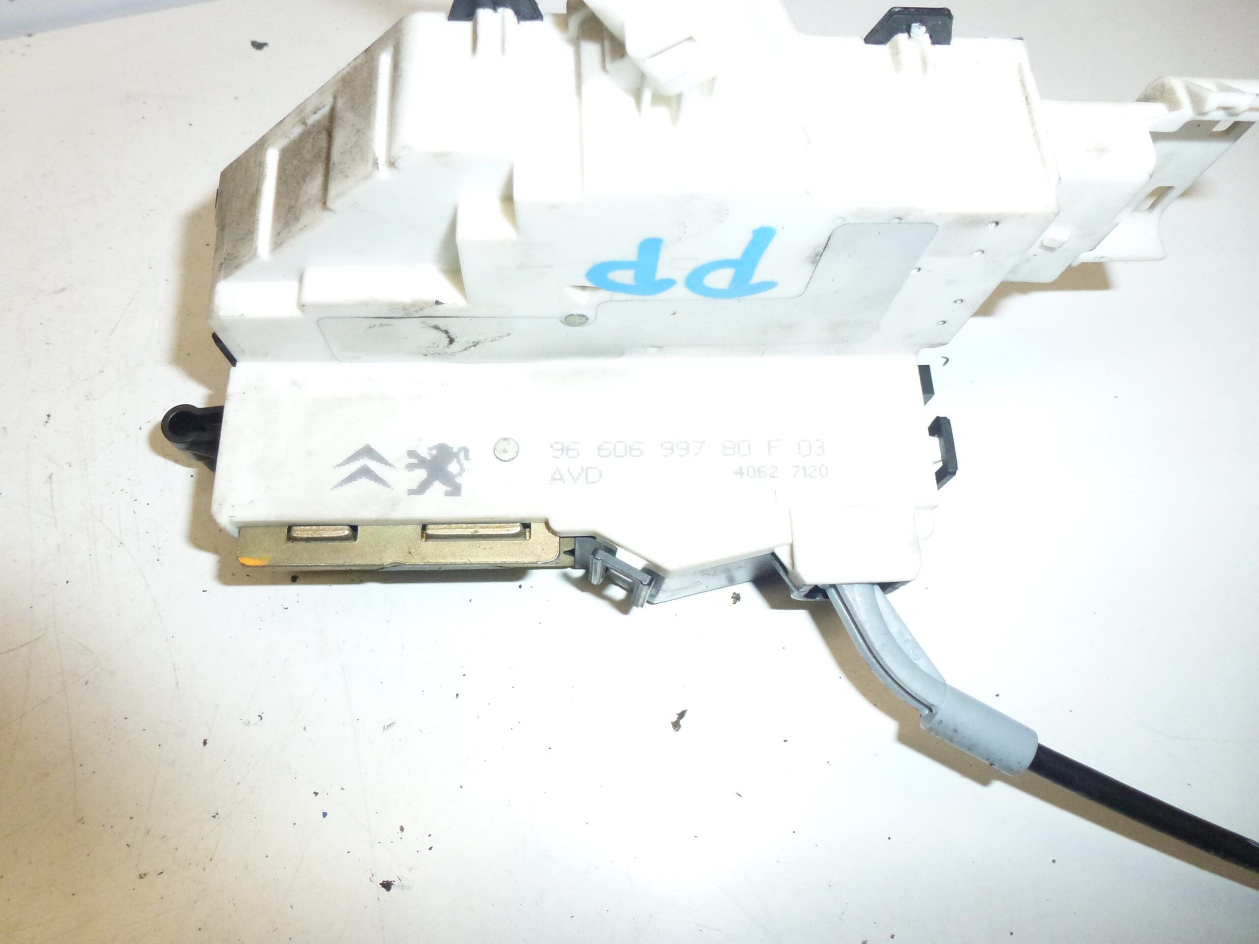 Cerradura puerta delantera derecha Citroën C4 9660699780 9136R8 - Imagen 2