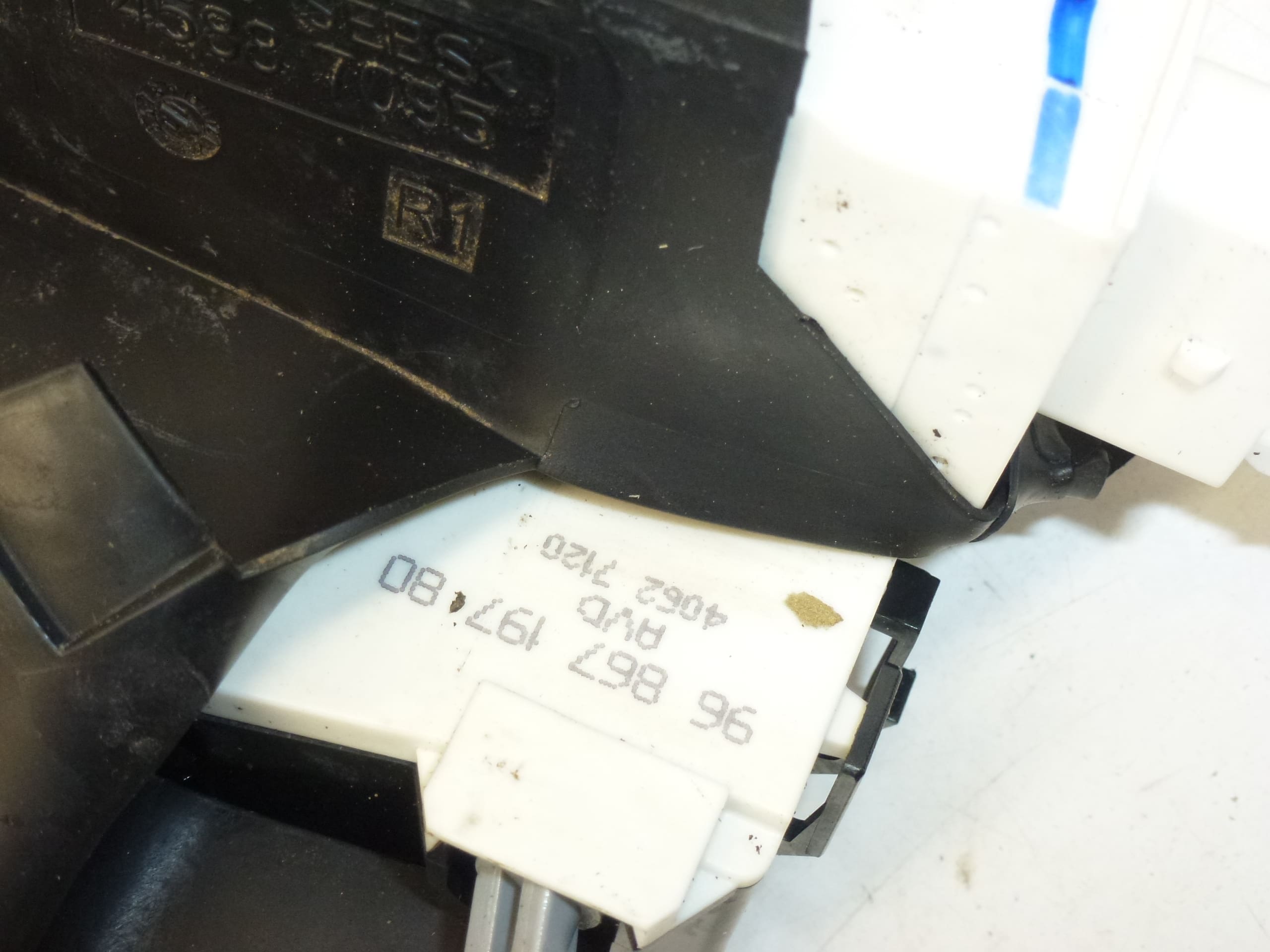 Cerradura puerta delantera derecha Citroën C4 9686719780 9136ES - Imagen 2