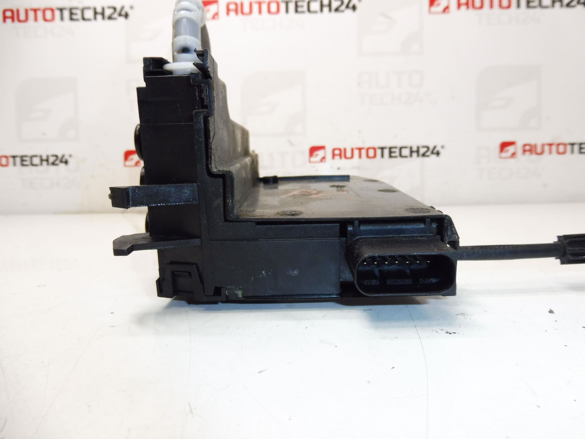 Cerradura puerta pasajero trasero derecho Peugeot 308 T9 9826110980 - Imagen 2