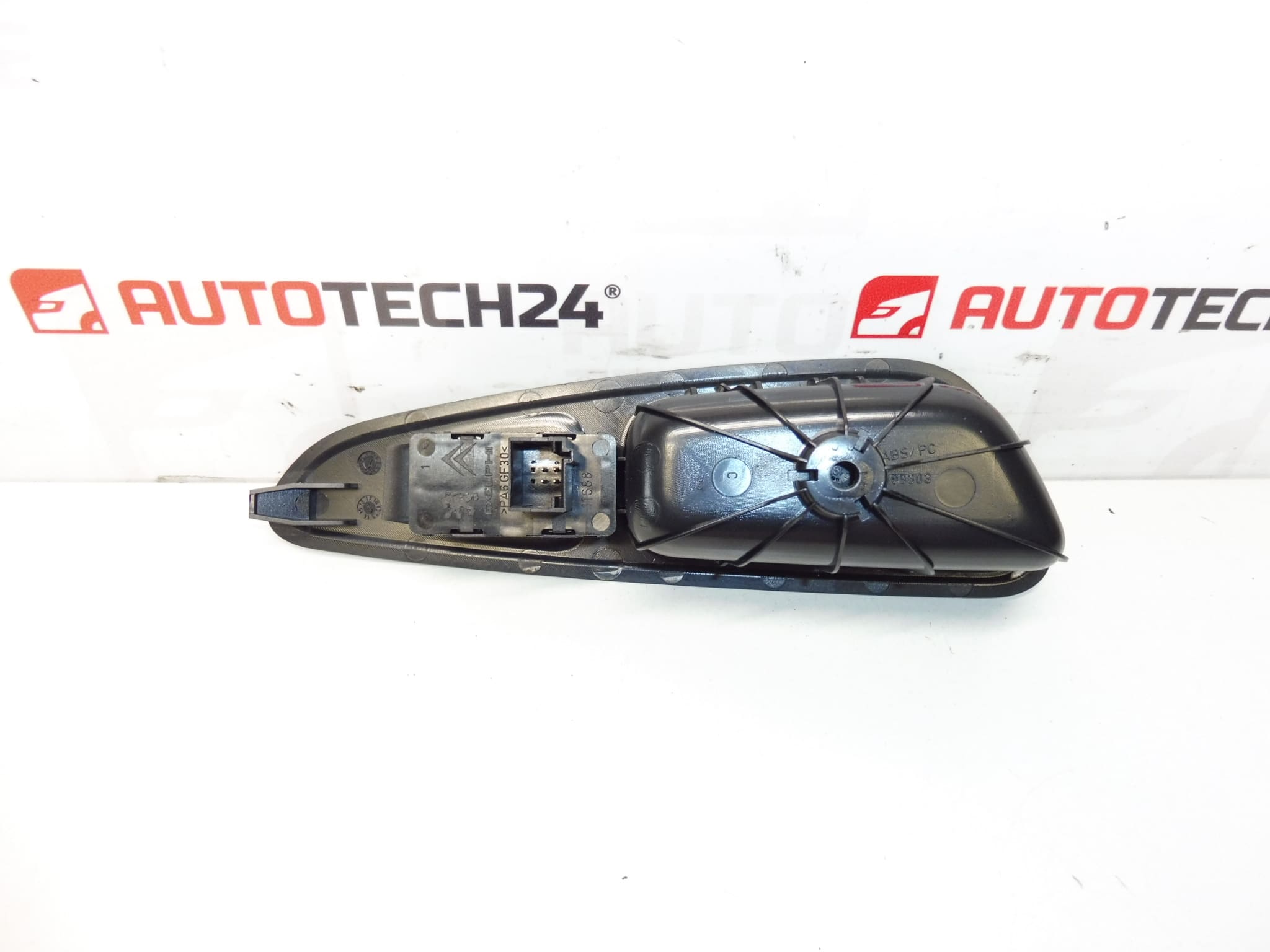 Peugeot 308 Interruptor De La Ventana Trasera Derecha 96573850XT 649030 - Imagen 2