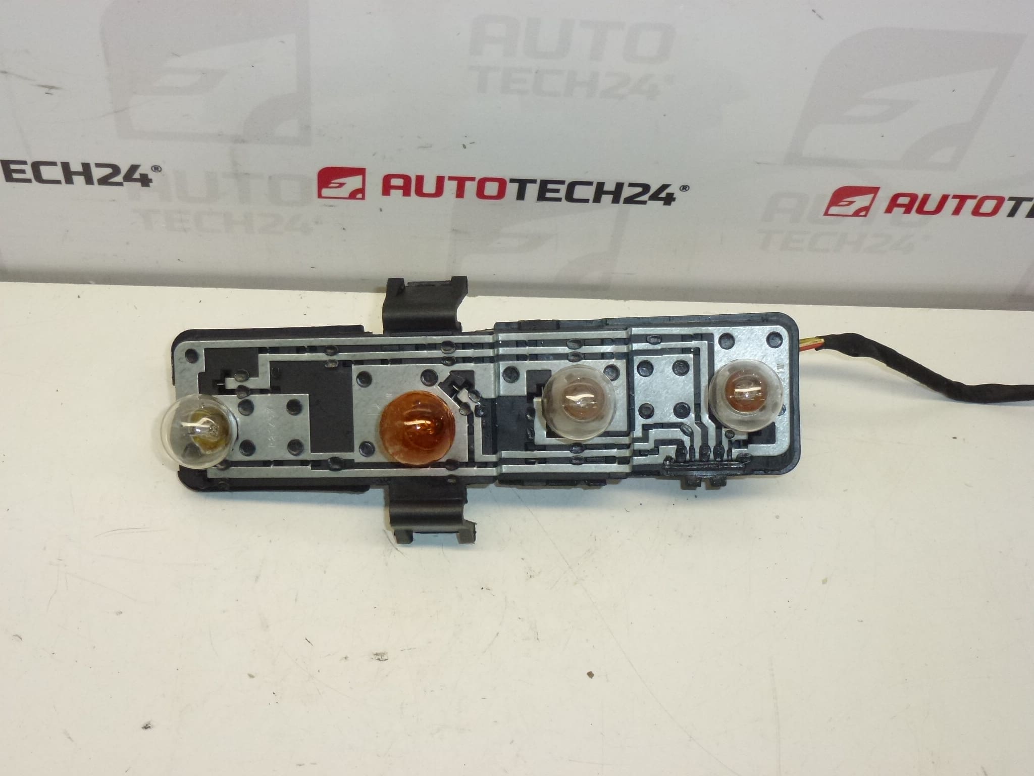 Portalámparas con trozo de cable piloto trasero derecho Citroën Xsara Picasso 6351N0 6351T2