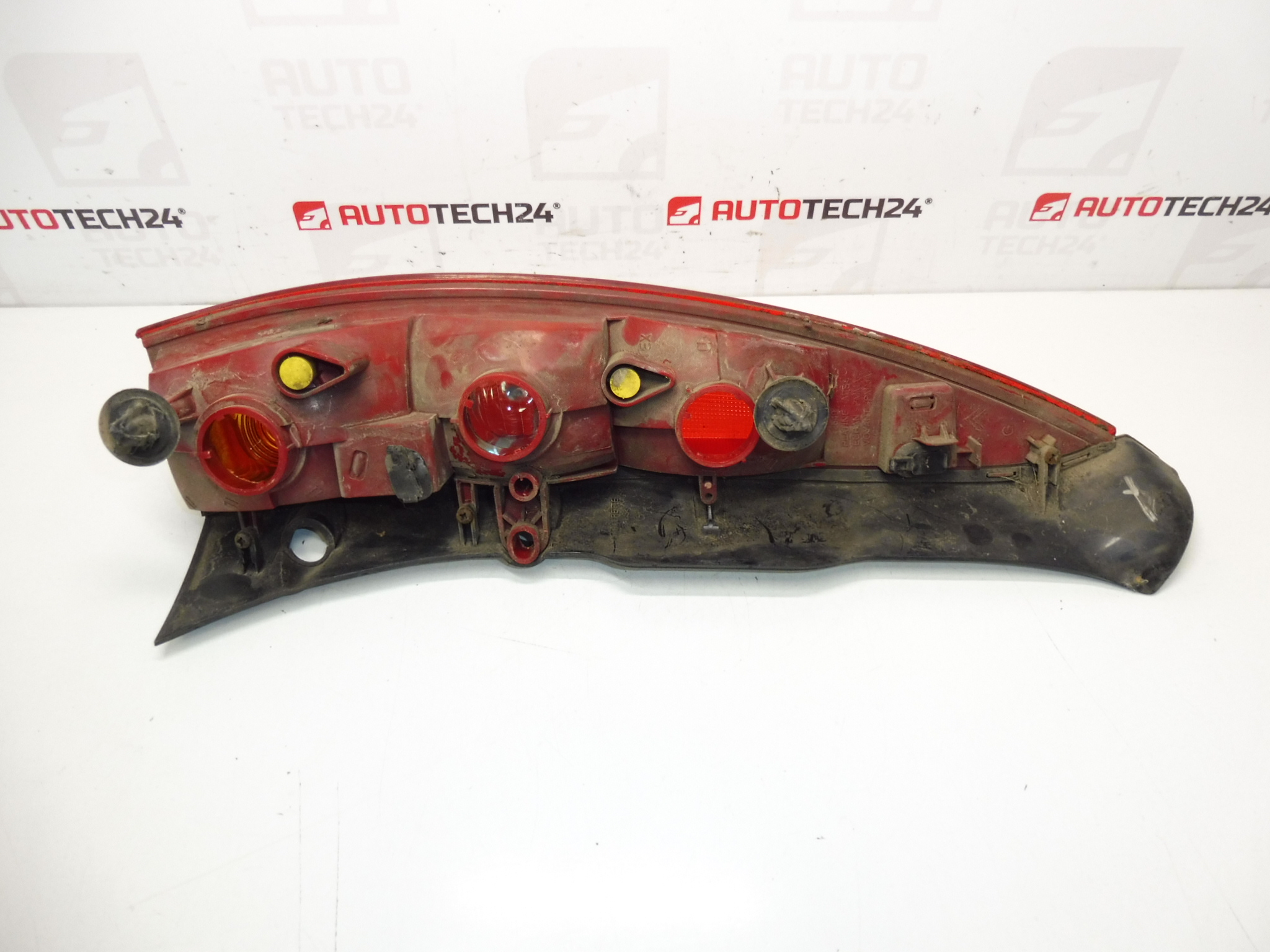 Piloto inferior trasero izquierdo Citroën C5 I y II Kombi 9637356580 6350P7