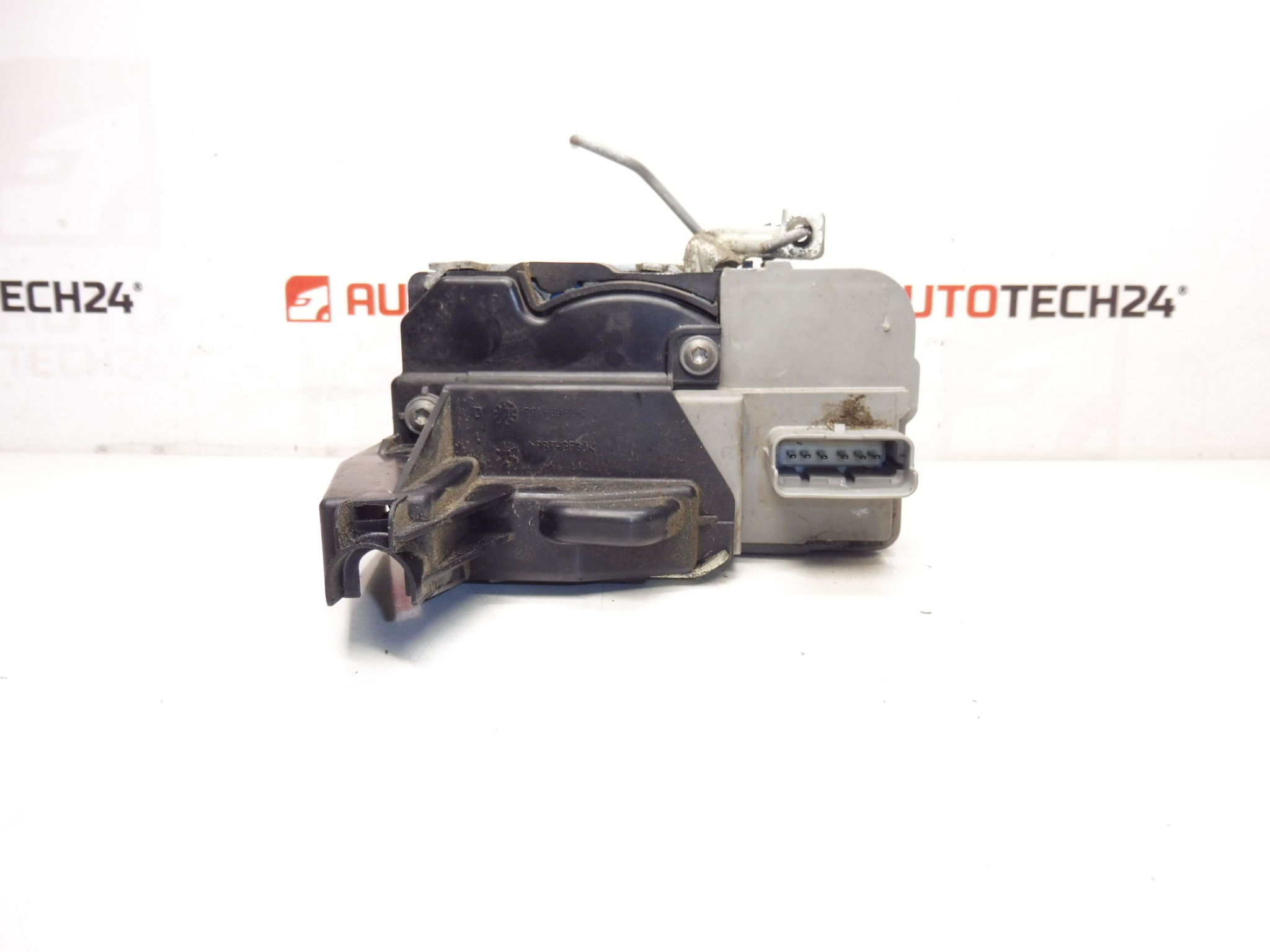 Cerradura eléctrica de la puerta delantera derecha Peugeot 307 9136Z9