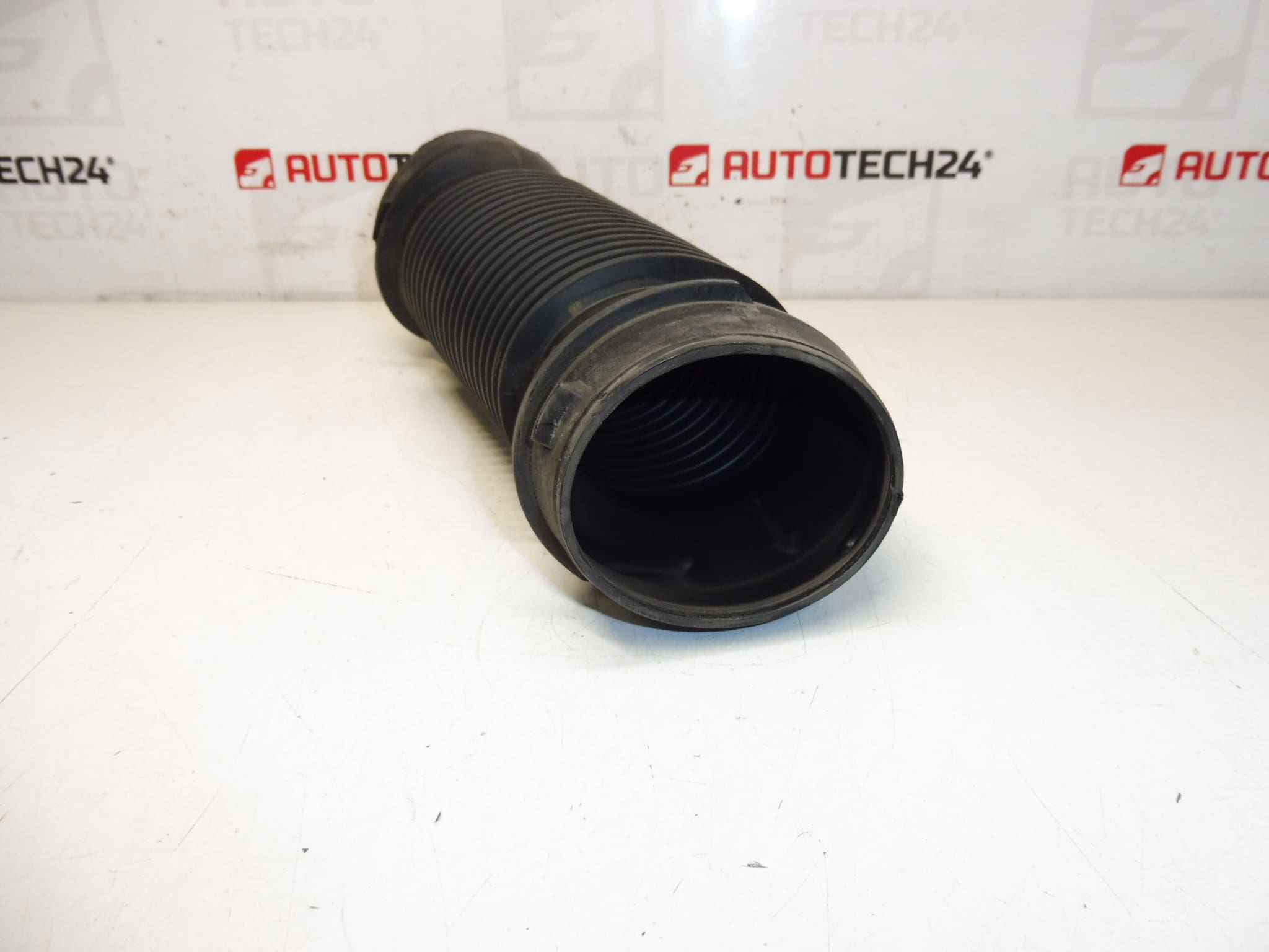 Tobera de entrada de aire 1.4 VTI 70 kW 8FS Citroën Peugeot 9684577280 1436R0 - Imagen 2
