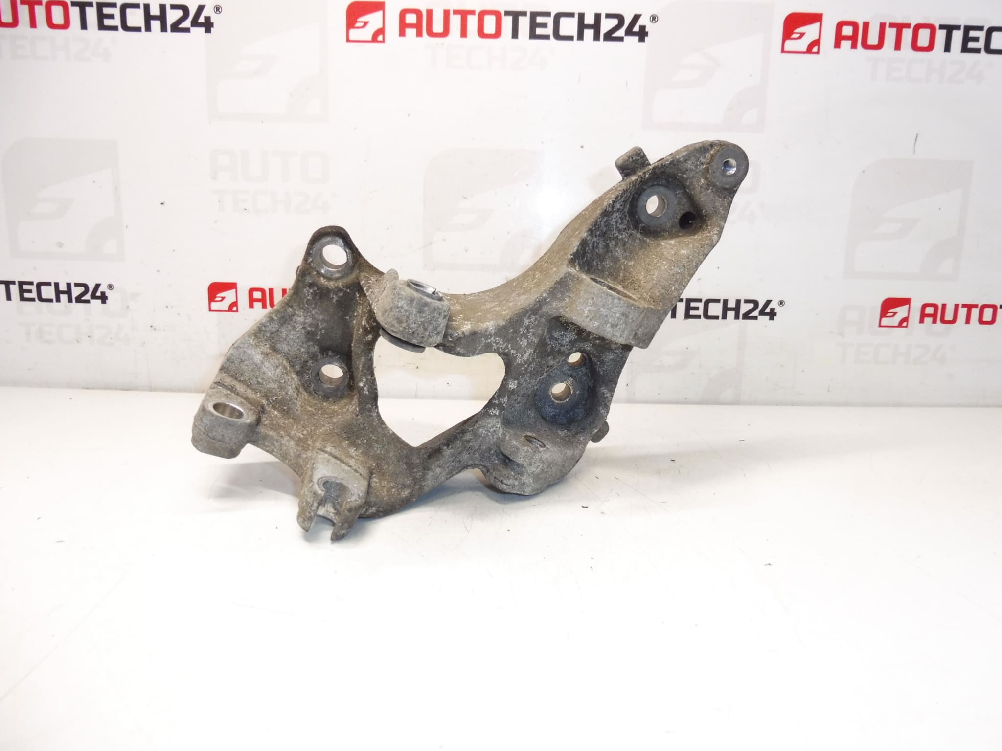 Soporte alternador Citroën Peugeot 9658199180 5706L3