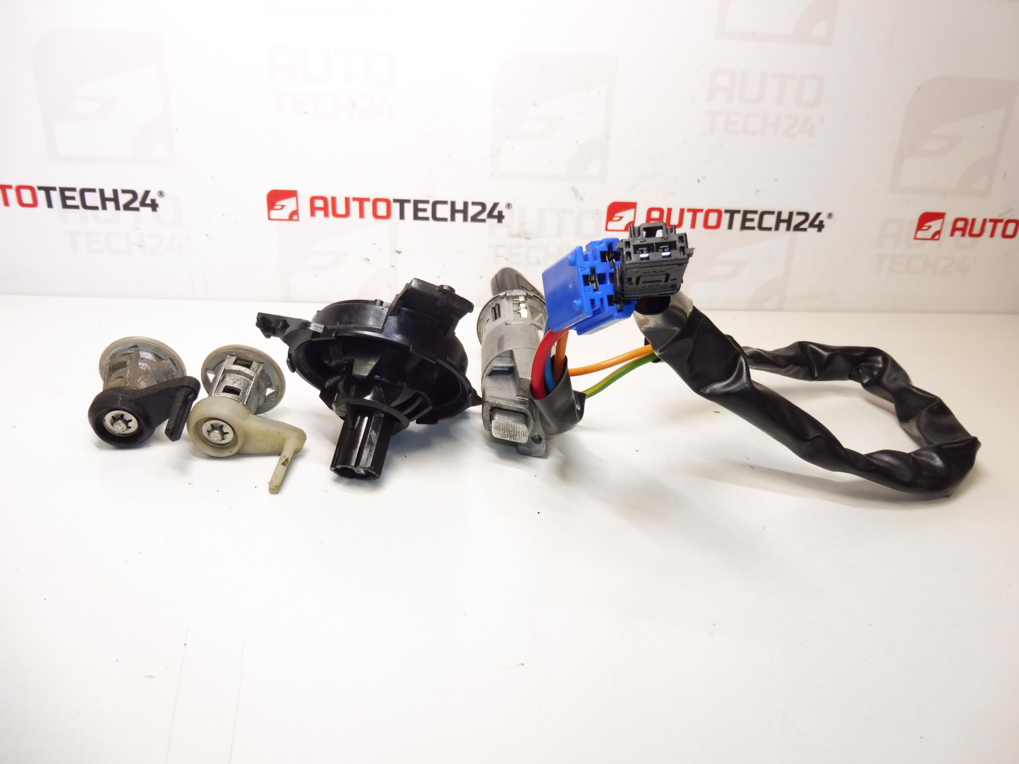 Juego de cerraduras para Peugeot 206/206+ con una llave (4162NR, 4162EZ)