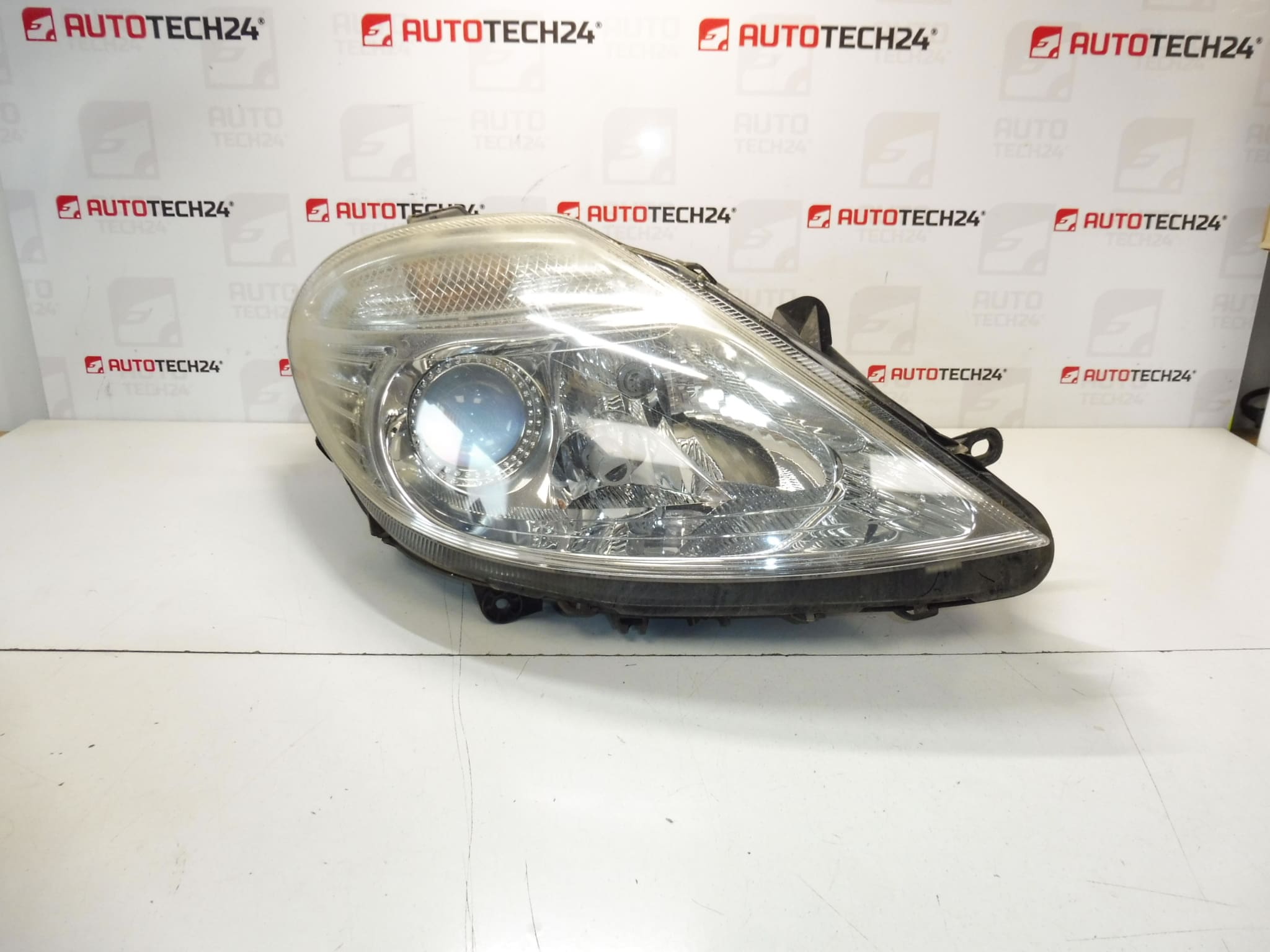 Faro delantero derecho Xenon Citroën C8 1494319080 89006372 620616