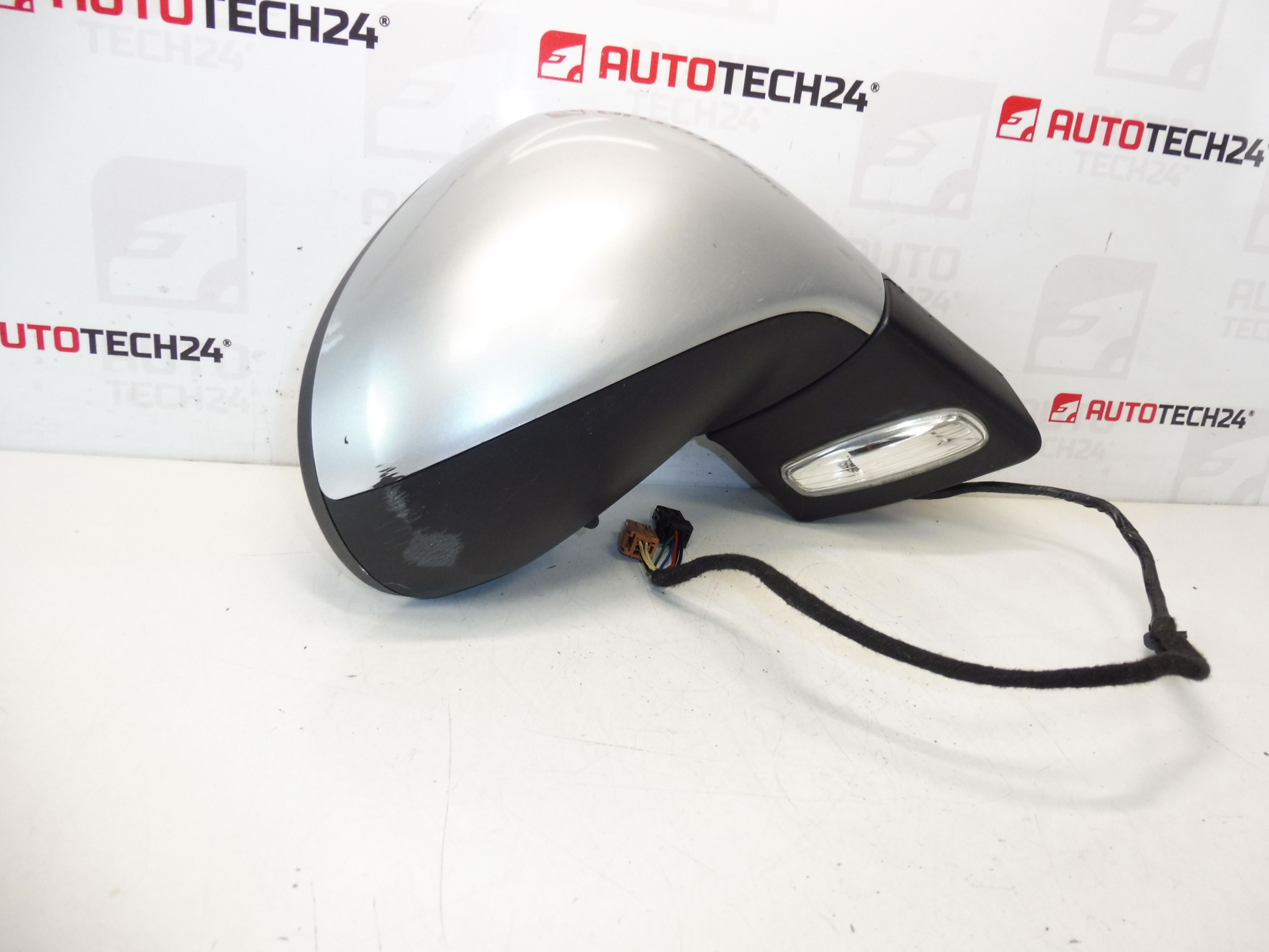 Espejo retrovisor derecho Peugeot 207 EZRC 96806501XT 8149ZH