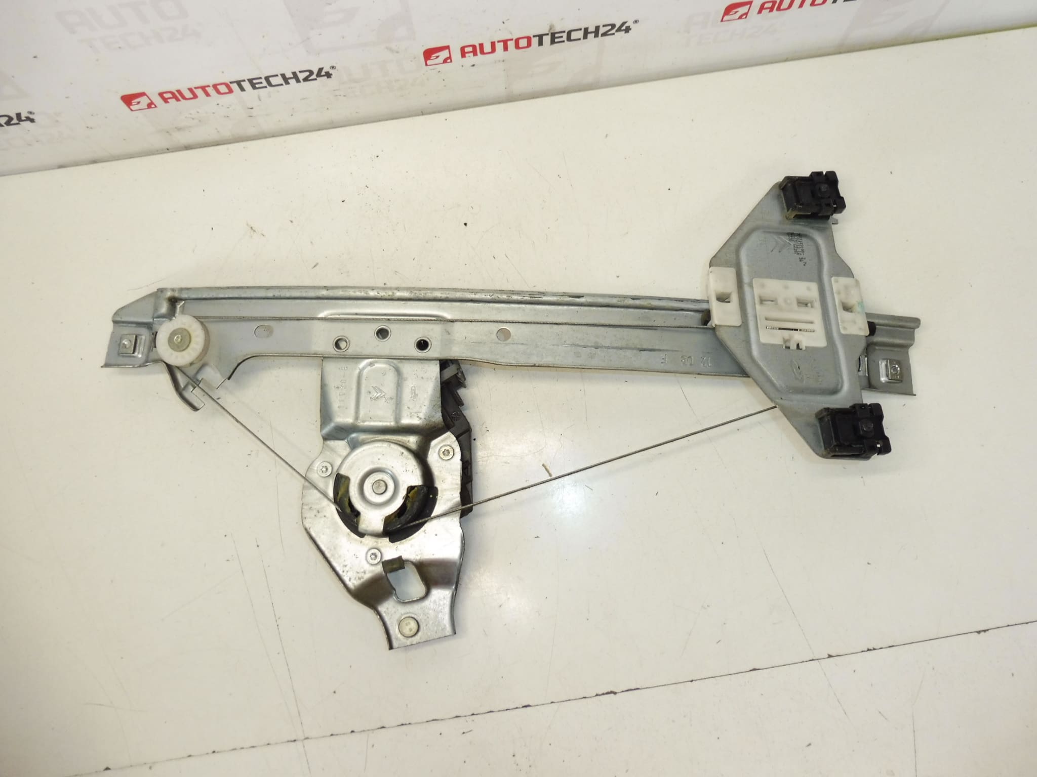Citroën C3 II A51 9224G3 Mecanismo retractor luneta trasera derecha - Imagen 2