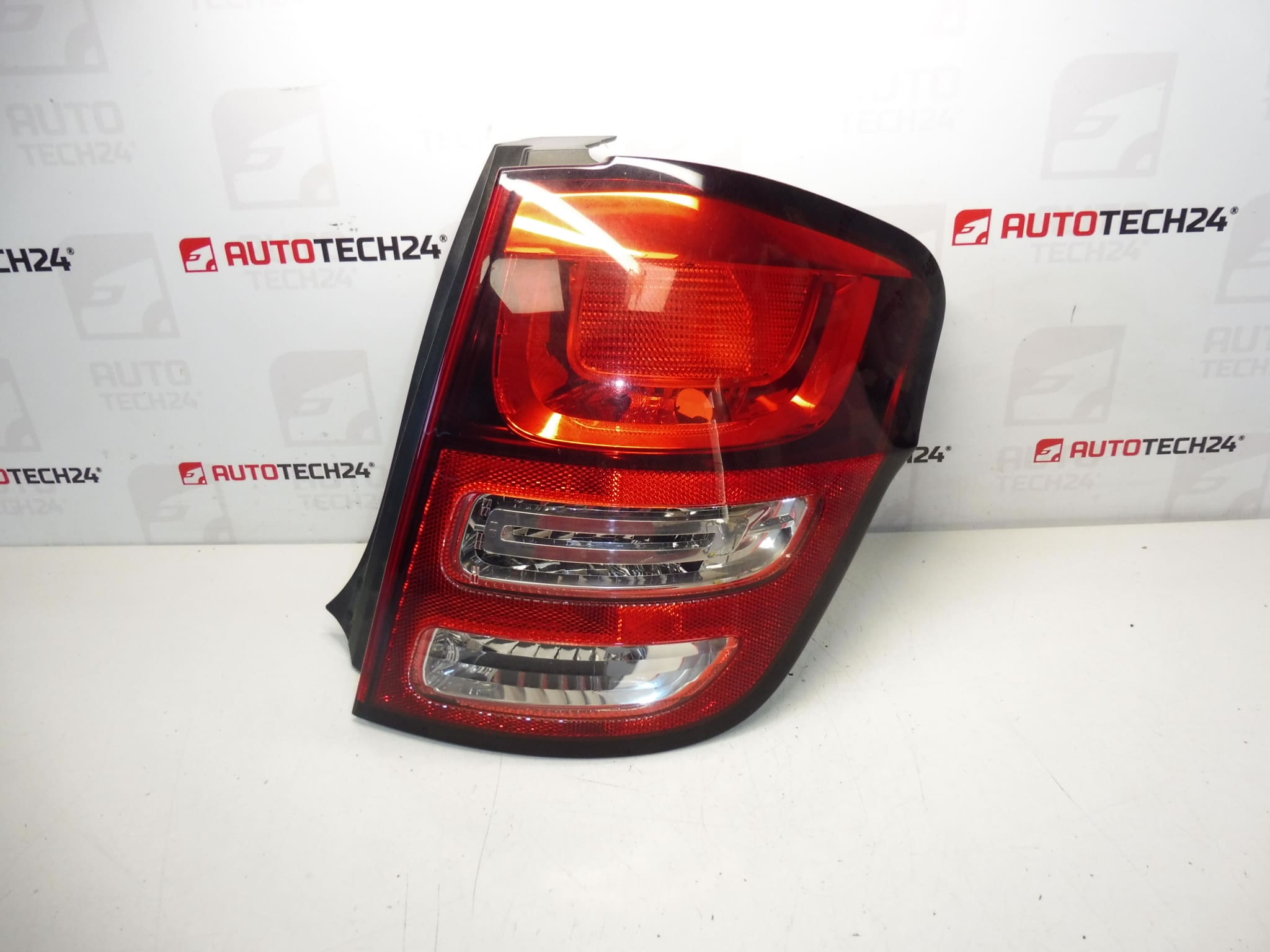 Faro trasero derecho guardabarros Citroën C3 II 9673805380 6351KQ (Copia)
