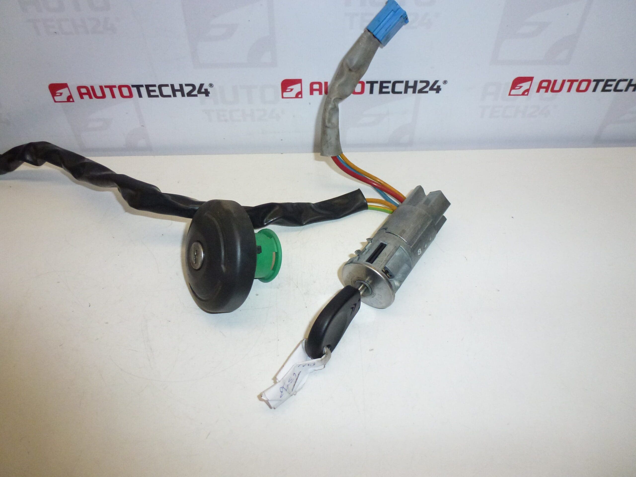 Caja de encendido con una llave Citroën Xsara Picasso 4162HK