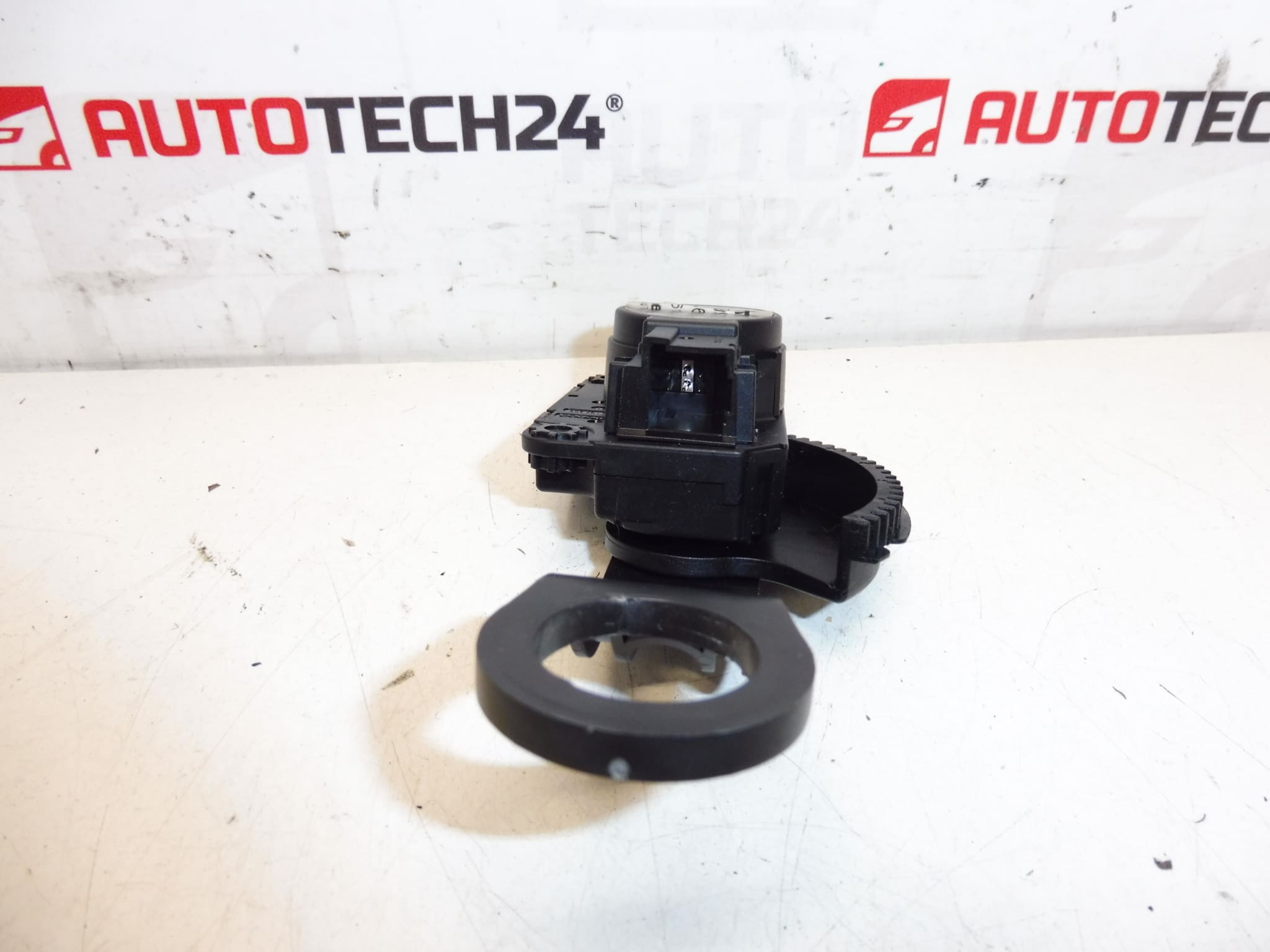 Actuador calefaccion BEHR Citroën Z5509001 28006148A 647998 - Imagen 2