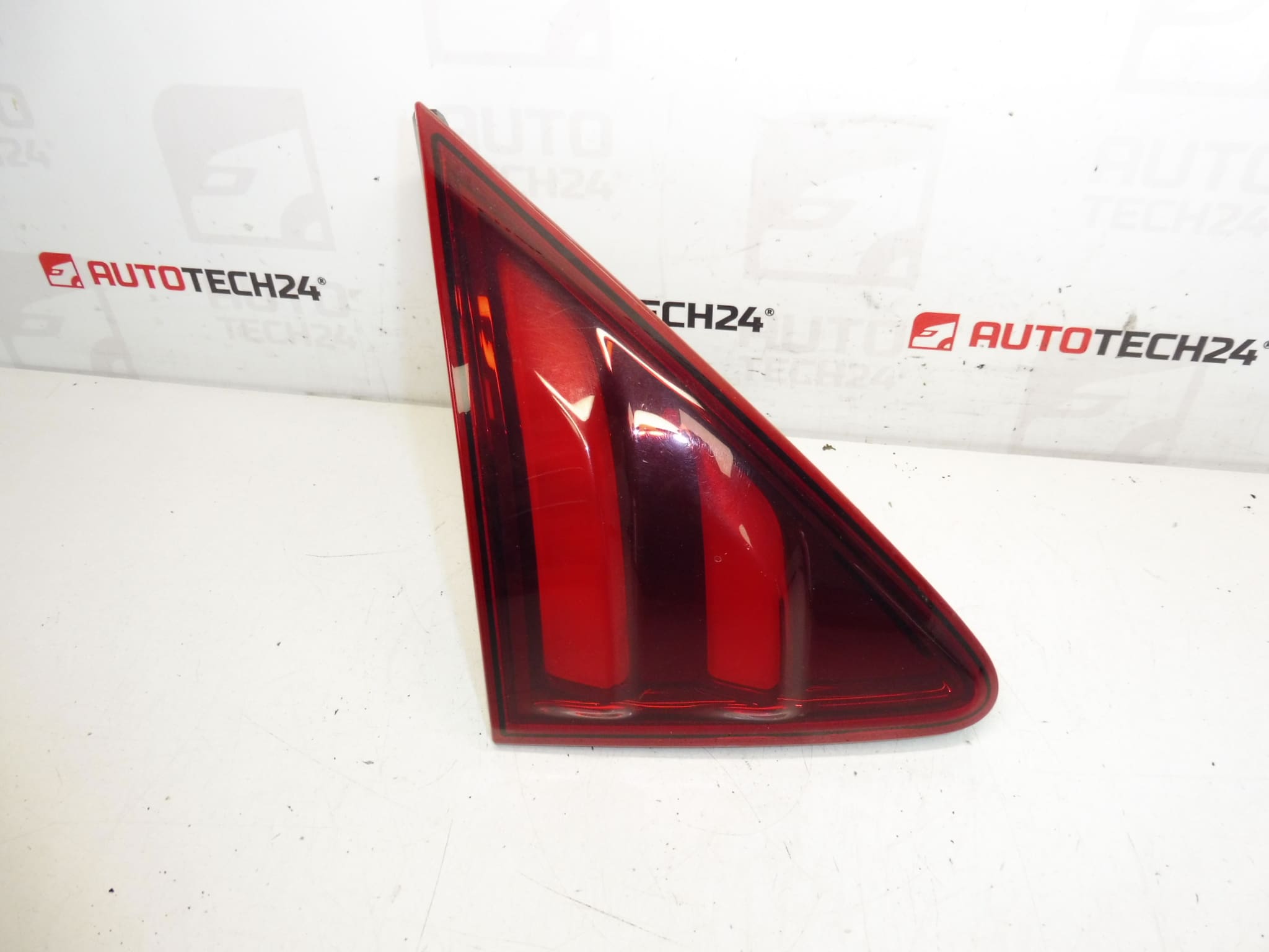 Peugeot 3008 tapa faro trasero izquierdo 9805511380