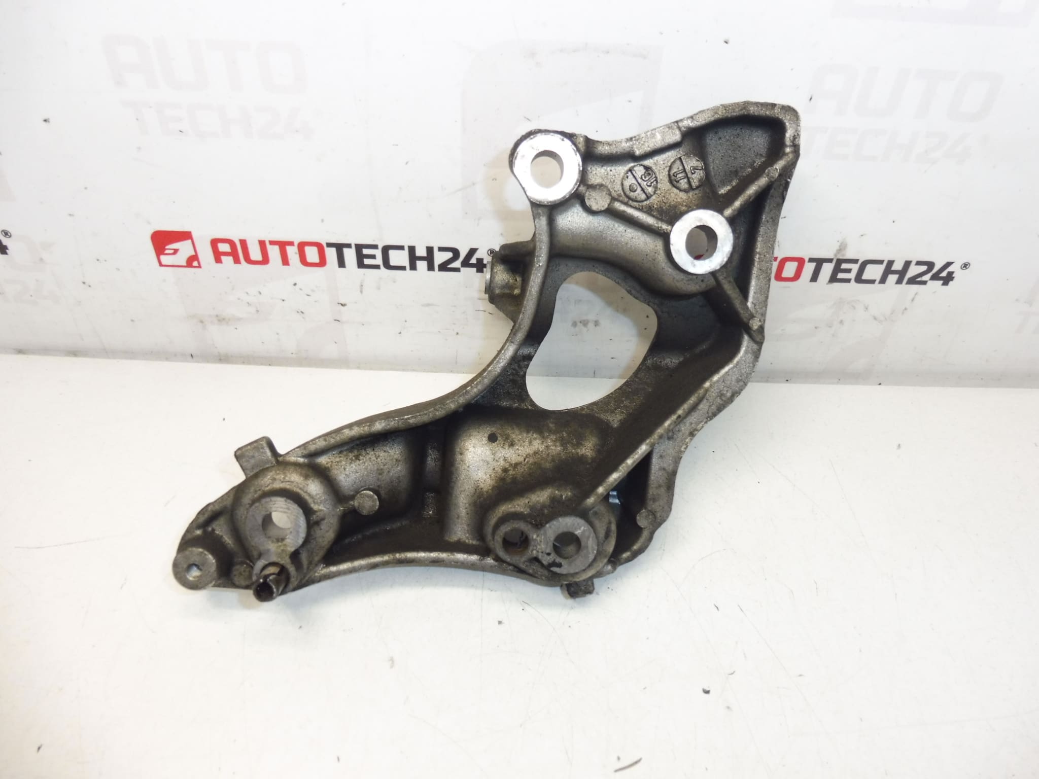 Citroën Peugeot Soporte Alternador 9658199380 5706L1 - Imagen 2