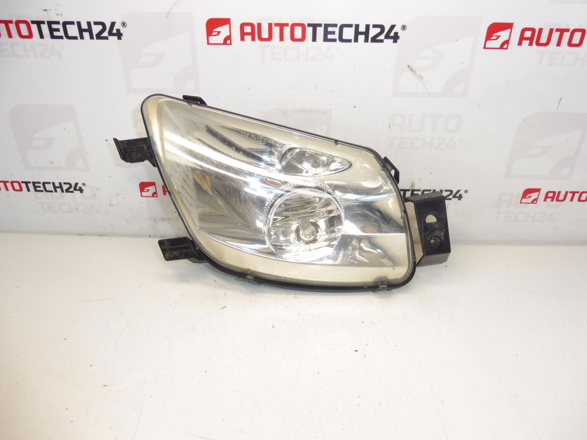 Faro antiniebla delantero izquierdo Peugeot 308 9680498680 6208F0