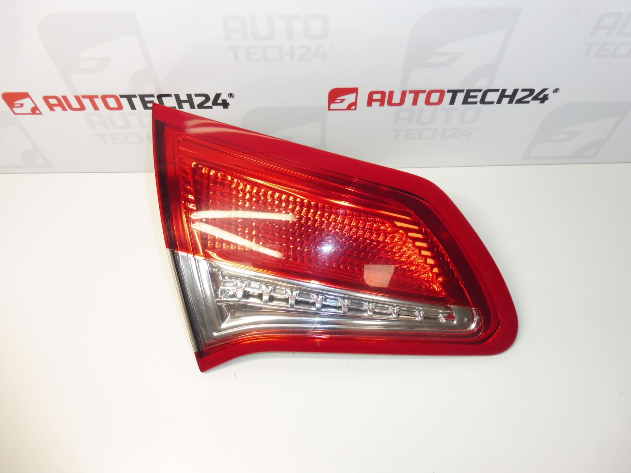 Marco decorativo piloto trasero izquierdo Citroën C4 II 9672155880 7453E4