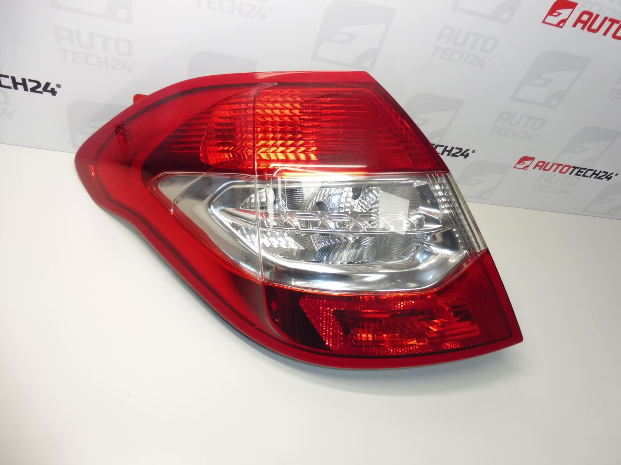 Piloto trasero izquierdo exterior Citroën C4 II 9687312180 6350KS