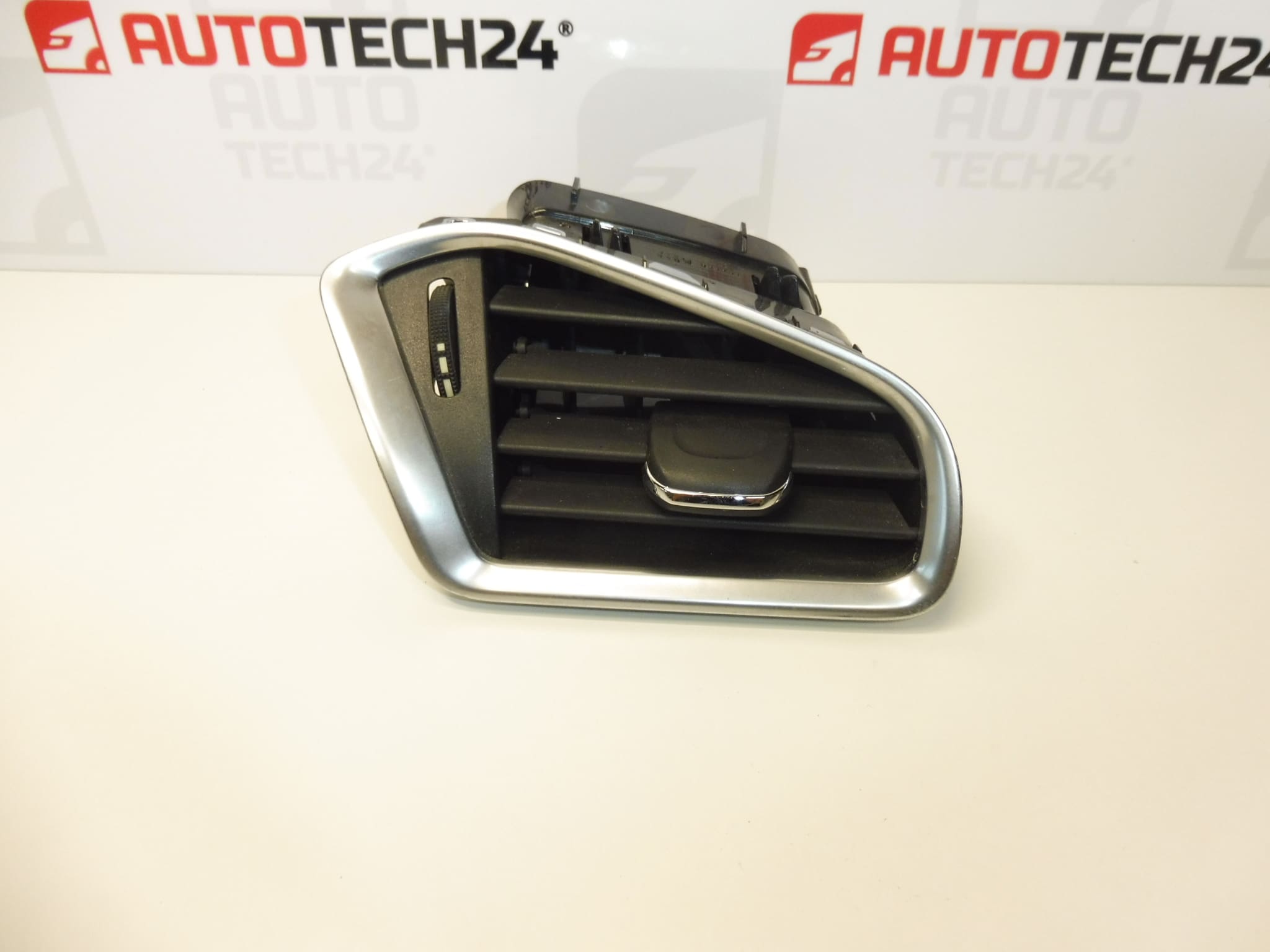 Rejilla Ventilacion Derecha Citroen C4 II B7 y DS4 9671332277 8247S1