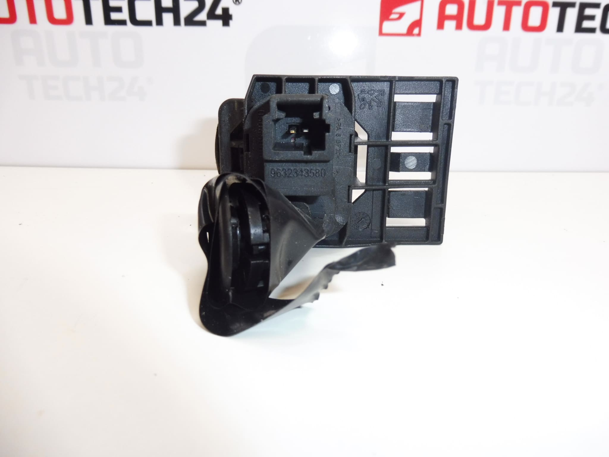 Botón del portón trasero EZWD Peugeot 307 CC 9632343580 872559 - Imagen 2