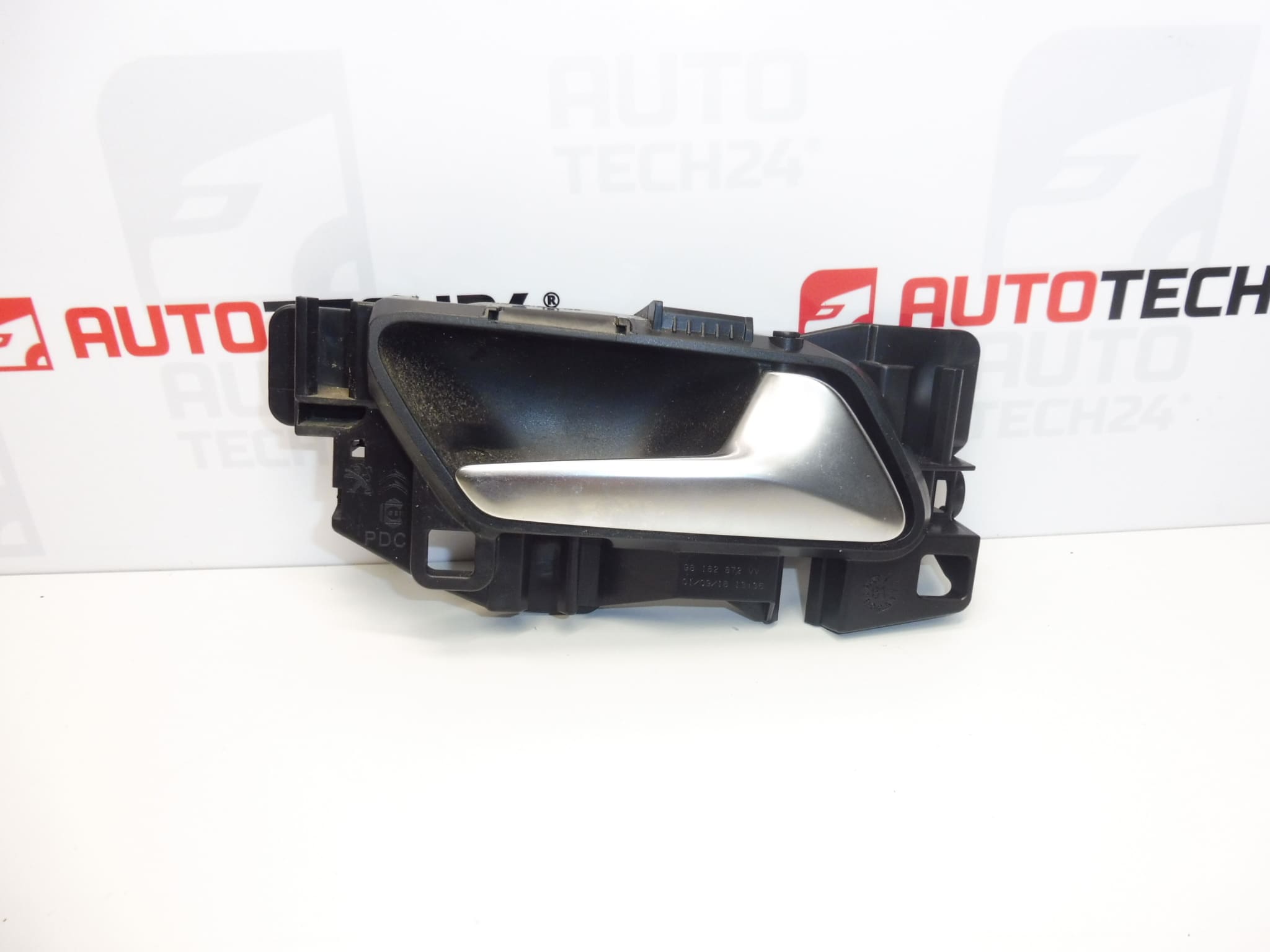 Manija interior de la puerta del pasajero Citroën Peugeot 98182872VV