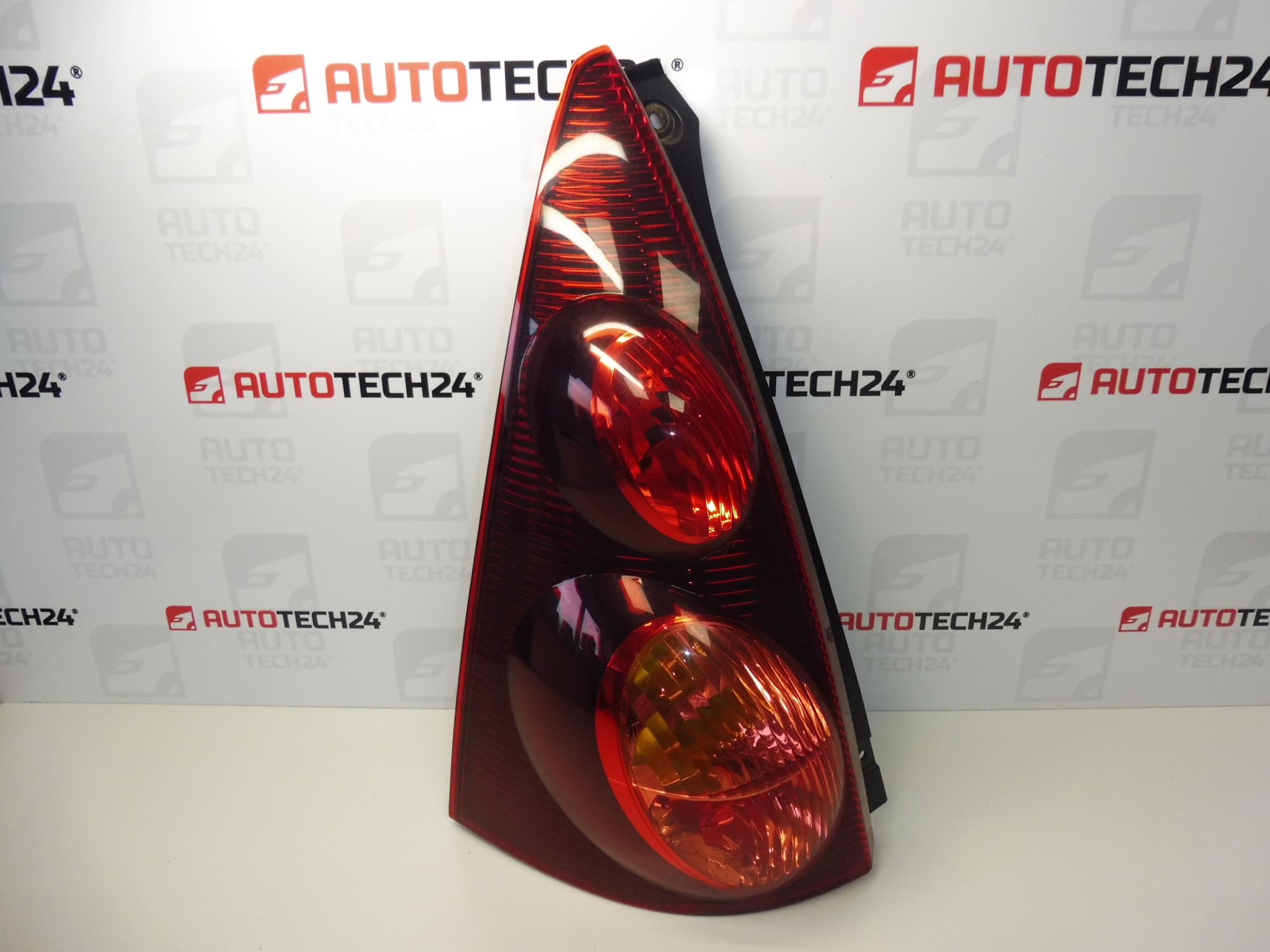 Piloto trasero izquierdo Peugeot 107 2013 81560-0H090 1607990580
